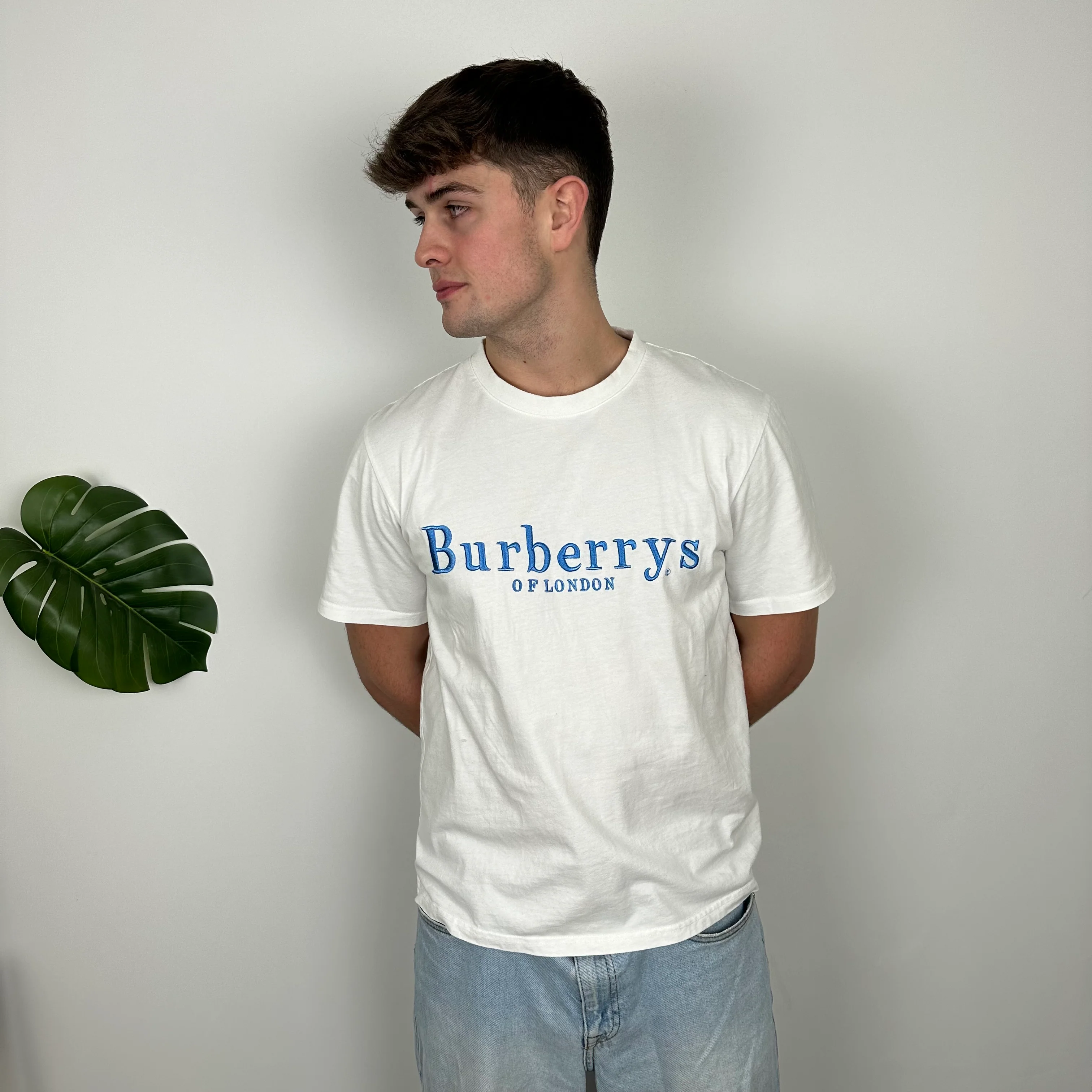 Burberry White Embroidered Spell Out T Shirt (L) - Image 7