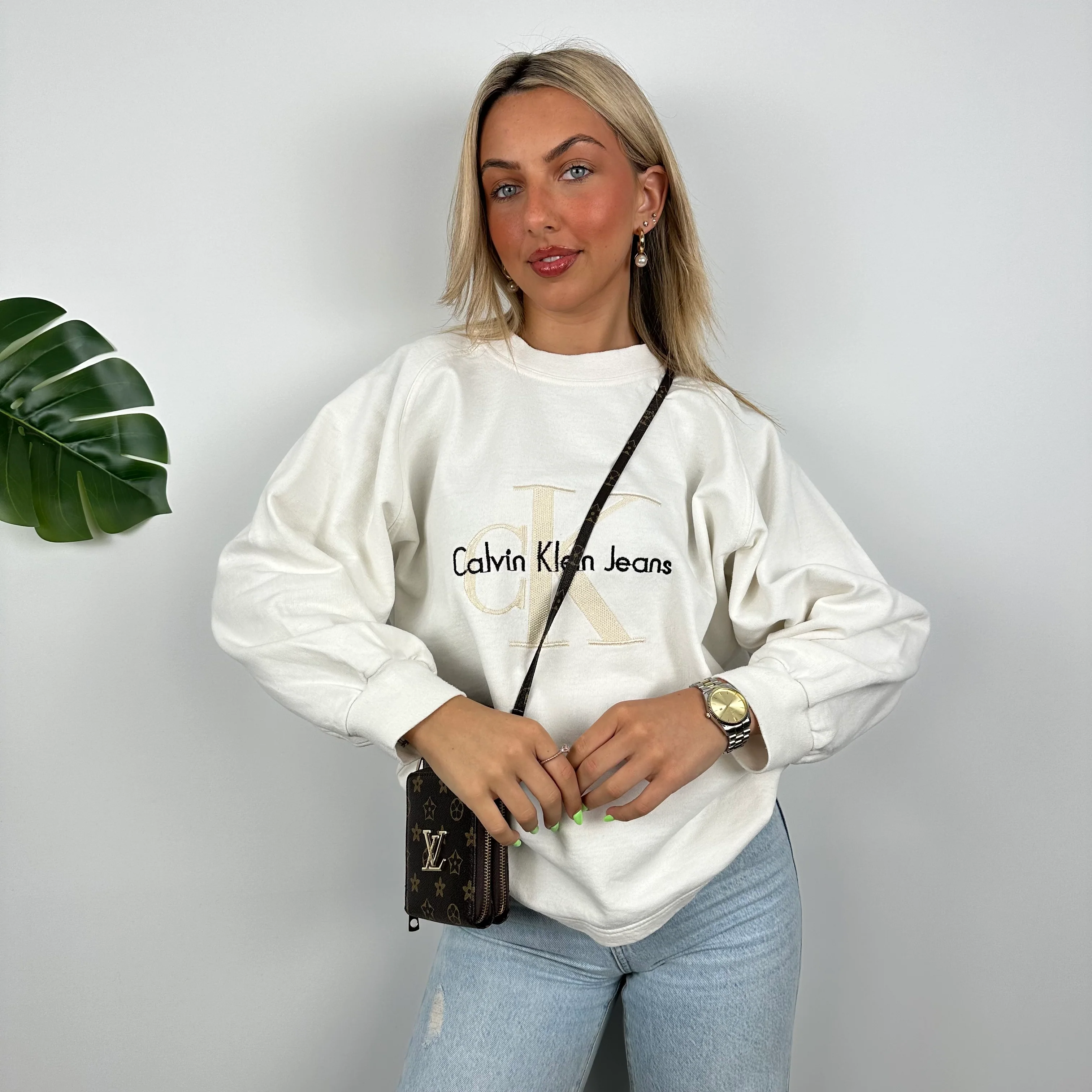 Calvin Klein RARE Cream Embroidered Spell Out Sweatshirt (M) - Image 3