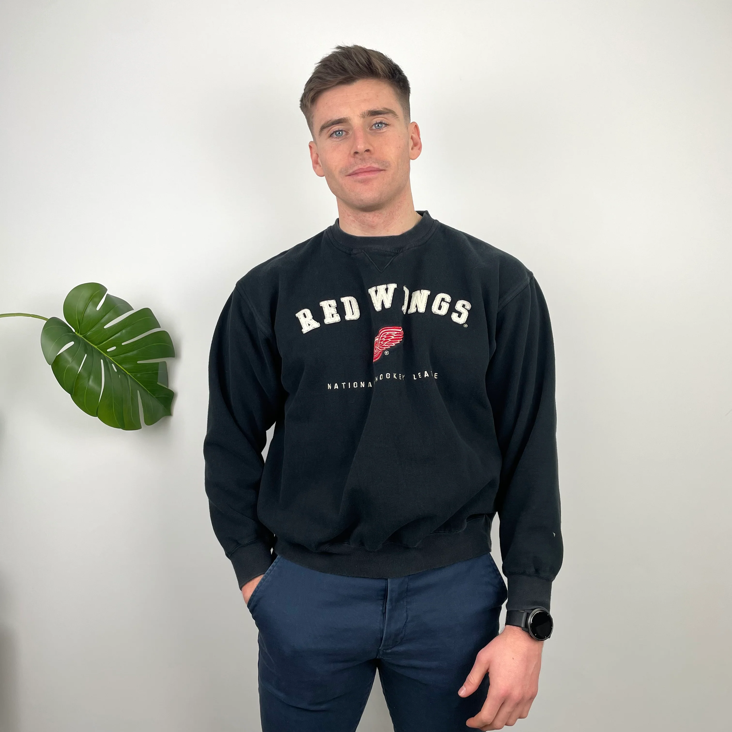 Detroit Redwings RARE Black Embroidered Spell Out Sweatshirt (M) - Image 6