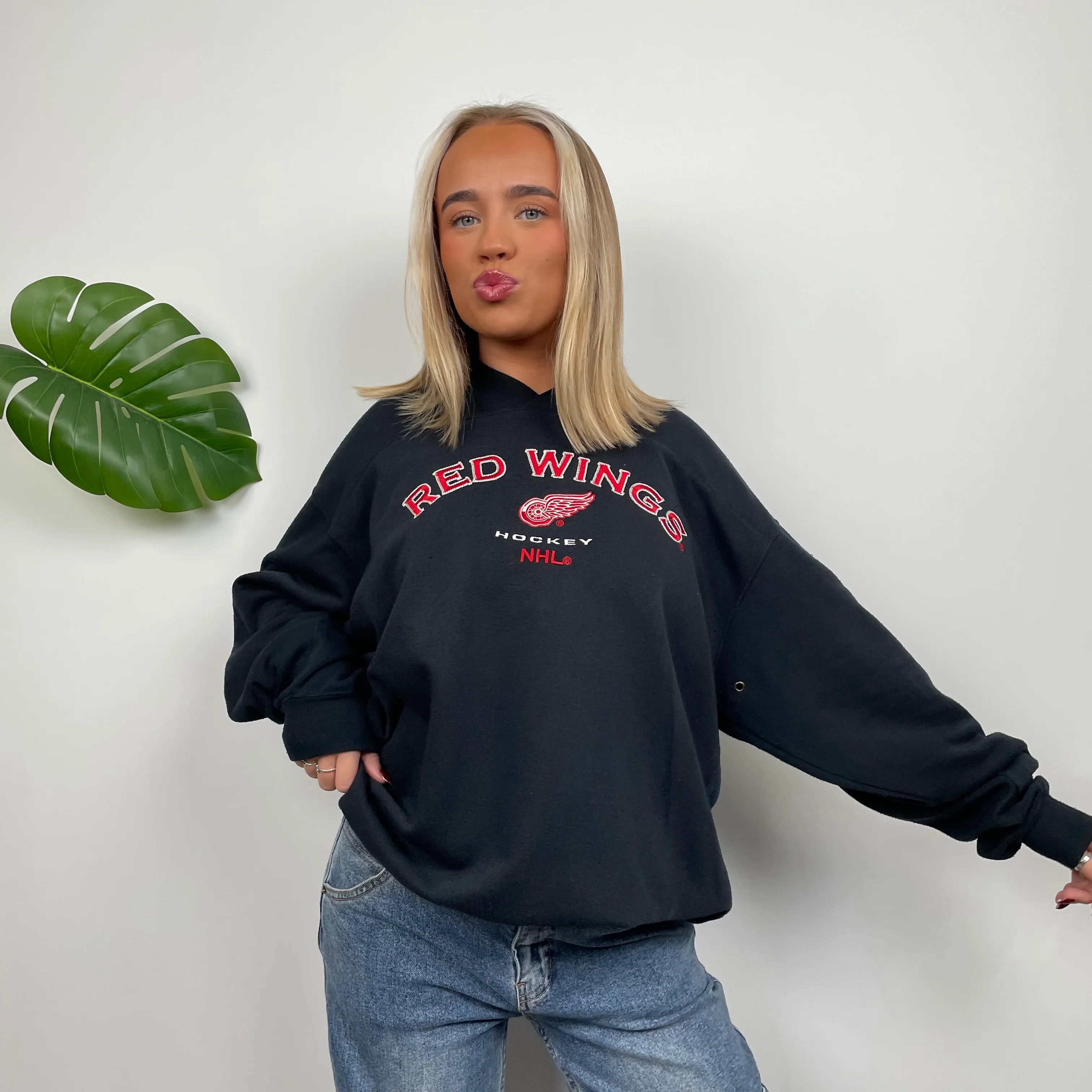 Detroit Redwings RARE Black Embroidered Spell Out Sweatshirt (XXL) - Image 5