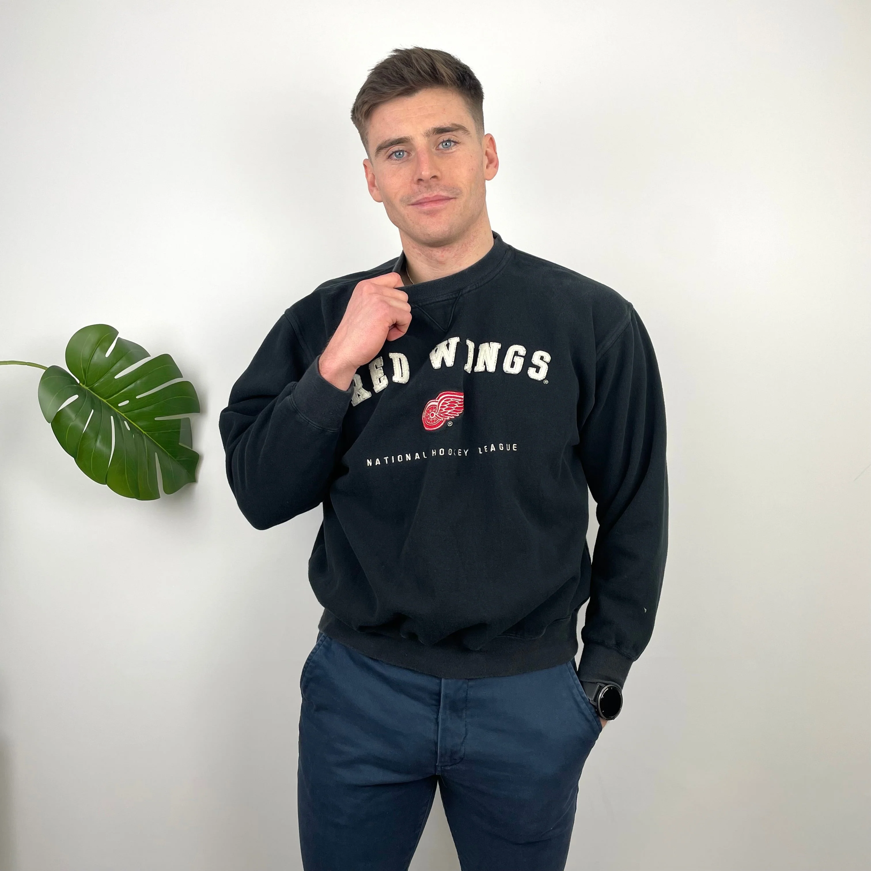 Detroit Redwings RARE Black Embroidered Spell Out Sweatshirt (M) - Image 3