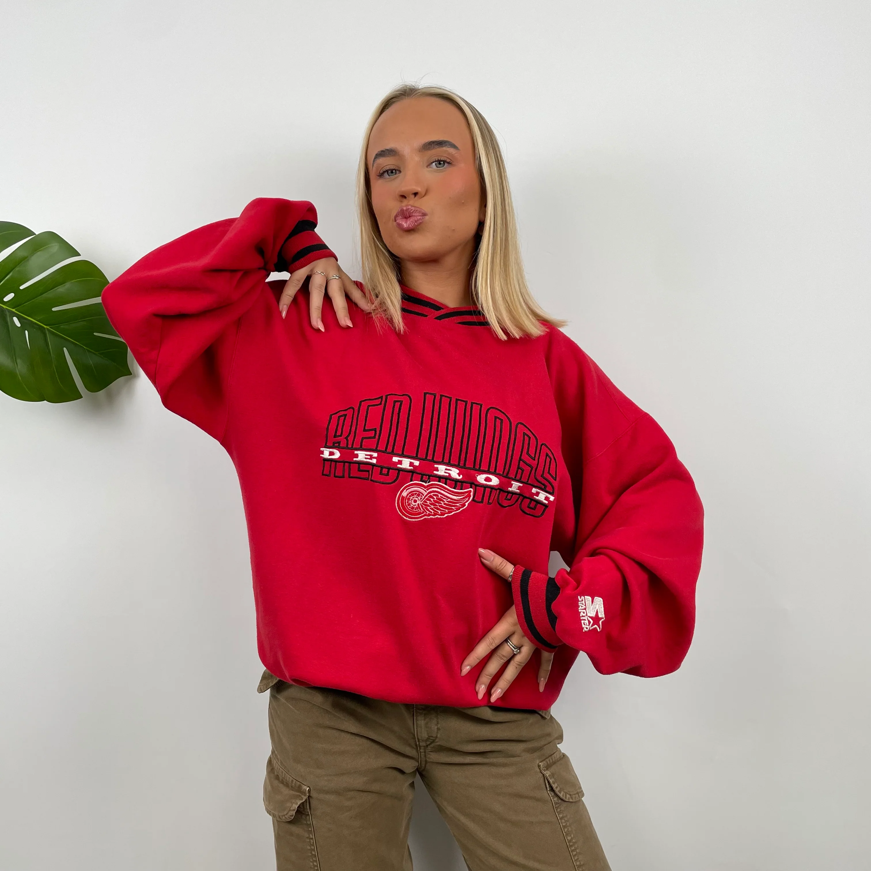 Detroit Redwings RARE Red Embroidered Spell Out Sweatshirt (M) - Image 3