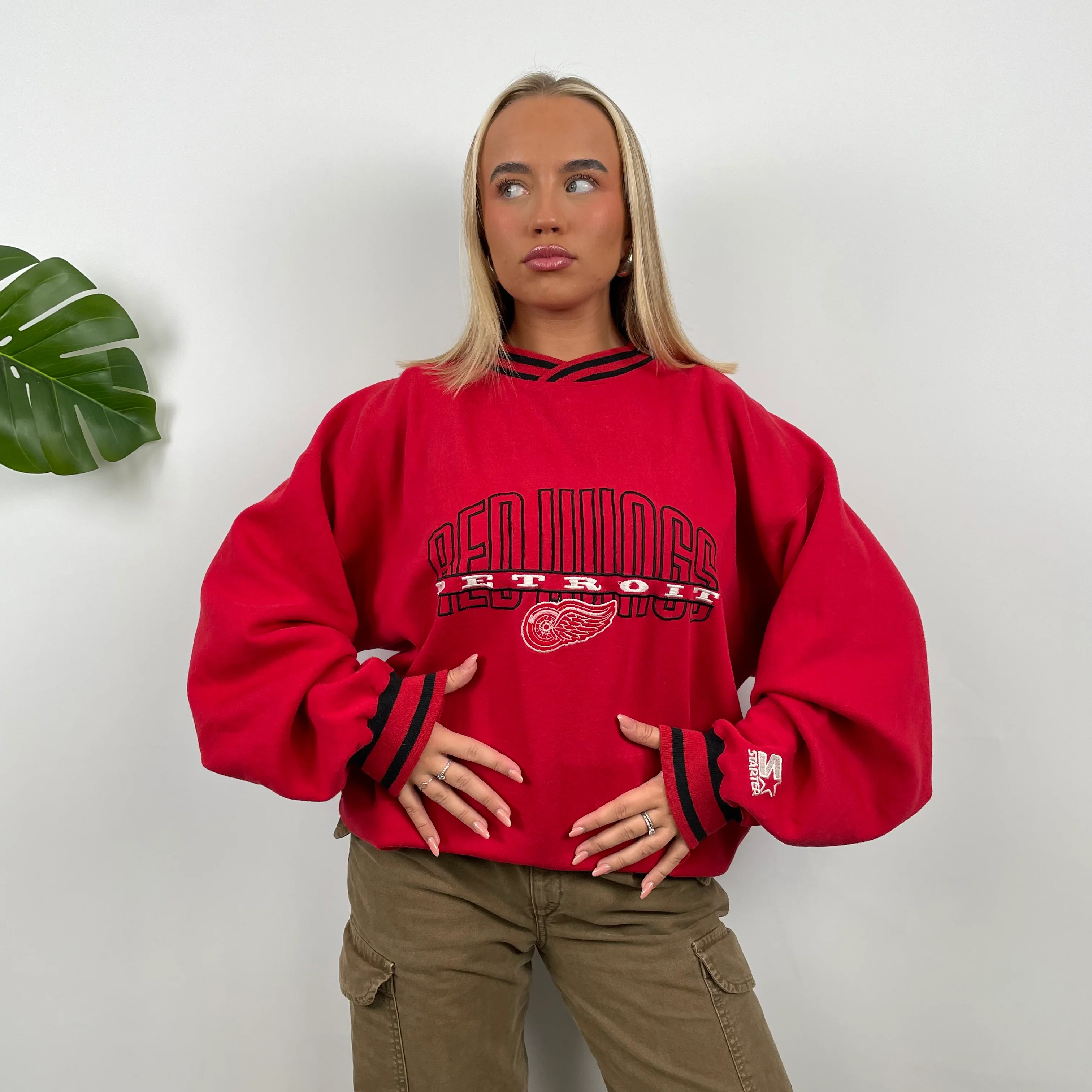 Detroit Redwings RARE Red Embroidered Spell Out Sweatshirt (M) - Image 4