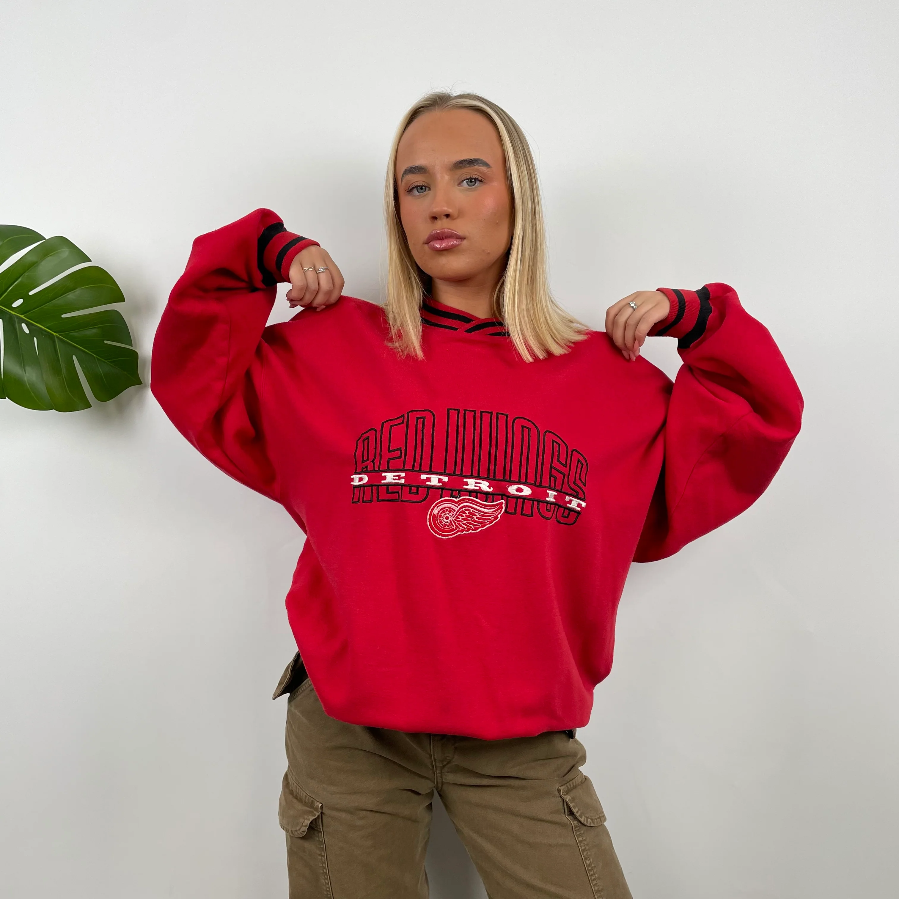 Detroit Redwings RARE Red Embroidered Spell Out Sweatshirt (M) - Image 5