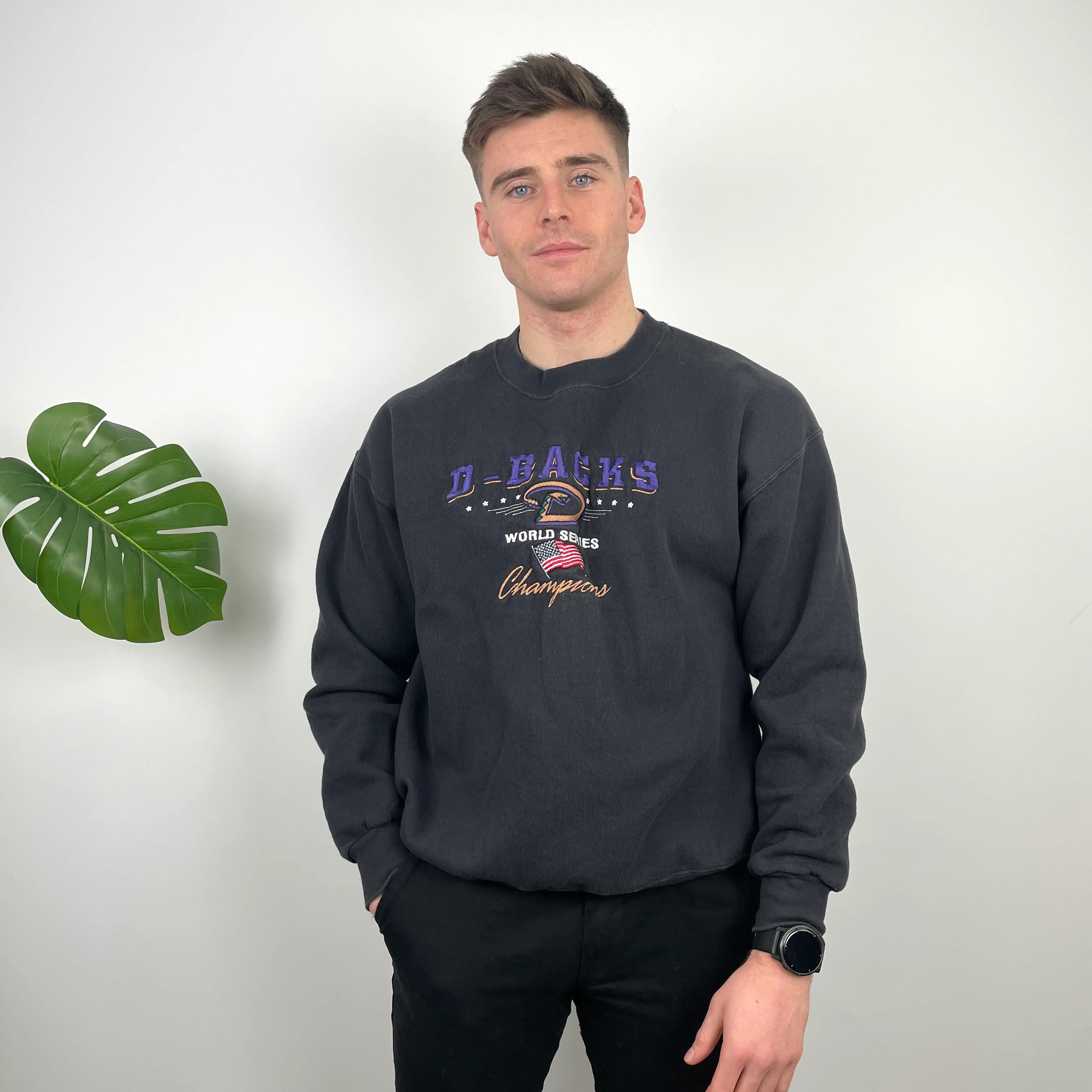 MLB Arizona Diamondbacks Black Embroidered Spell Out Sweatshirt (M)