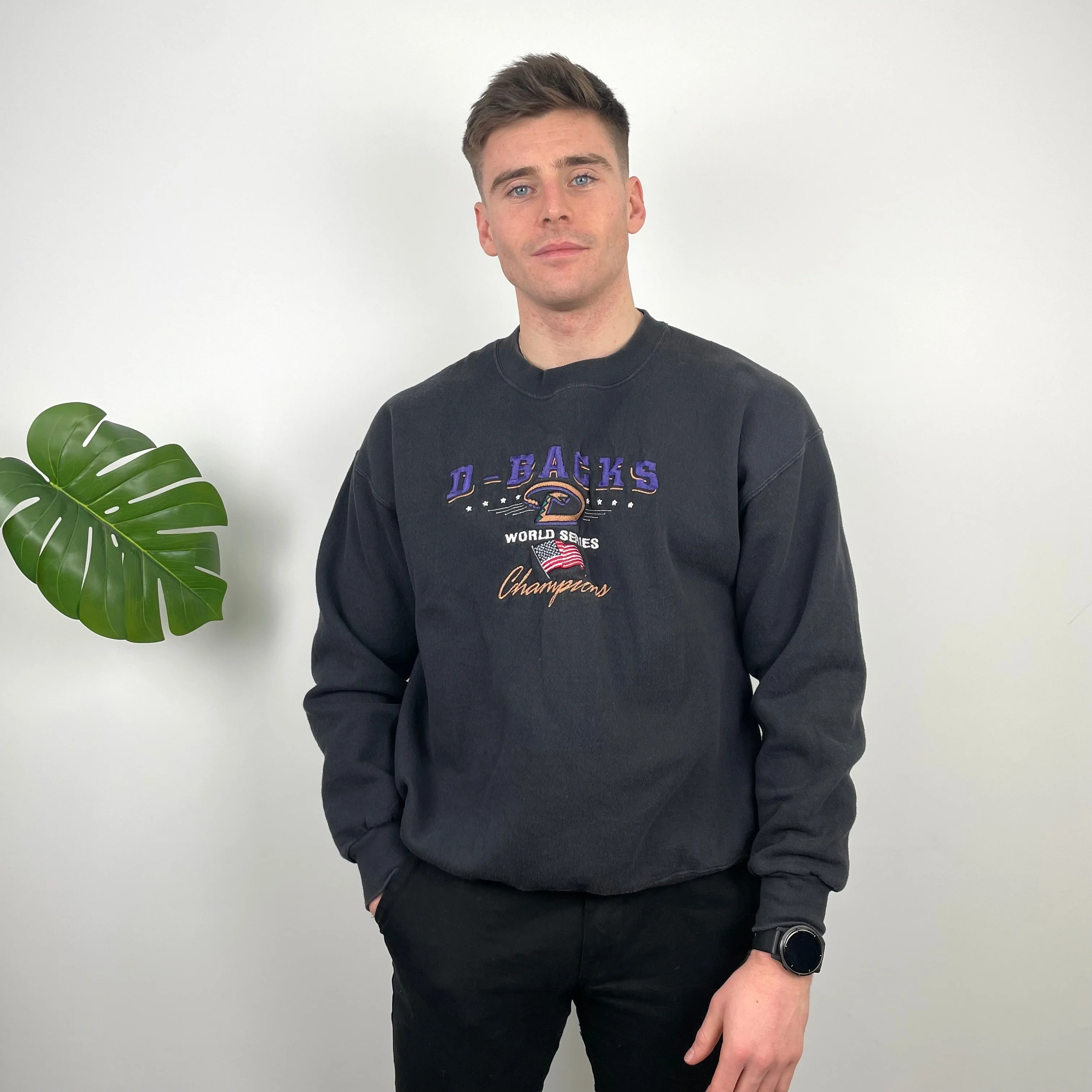MLB Arizona Diamondbacks Black Embroidered Spell Out Sweatshirt (M)
