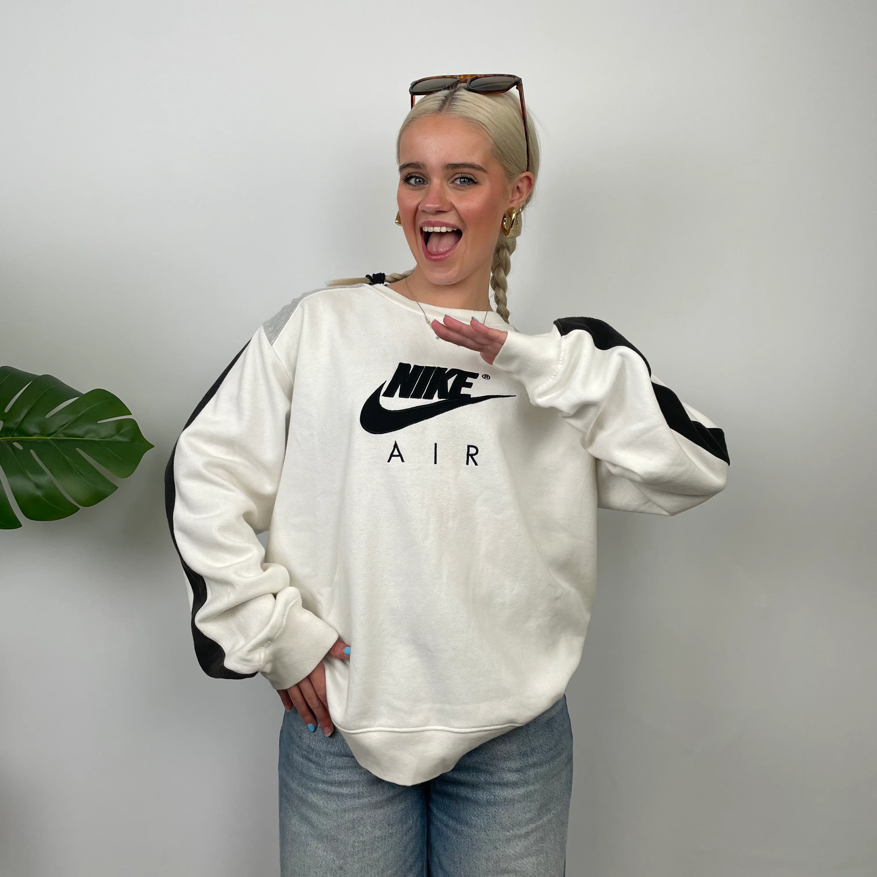 Nike Air RARE White Embroidered Spell Out Sweatshirt (M) - Image 3