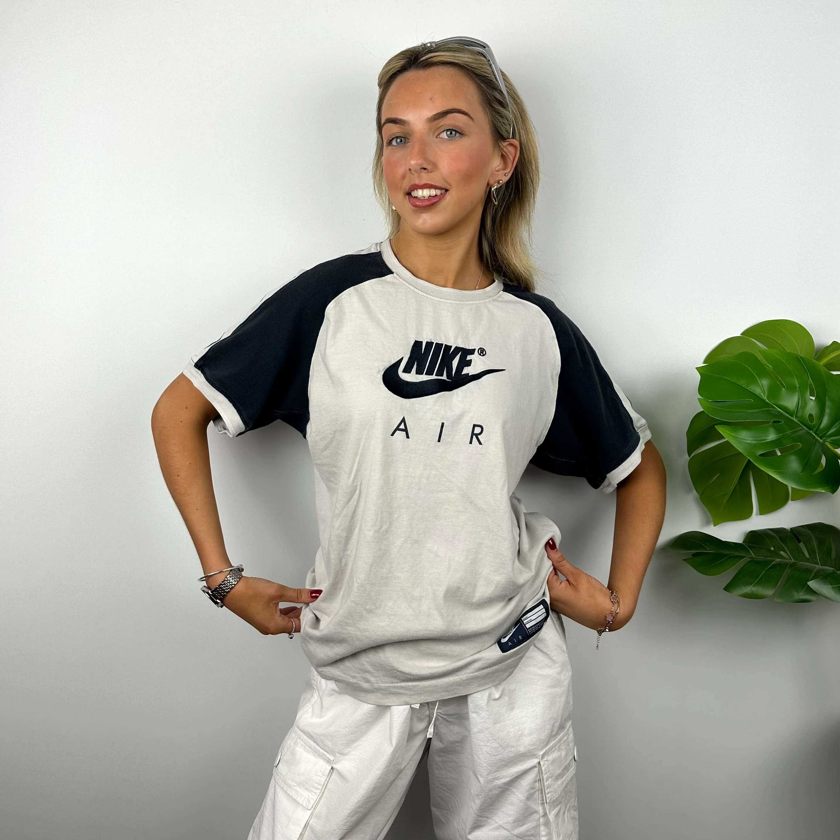 Nike Air White Embroidered Spell Out T Shirt (M) - Image 5