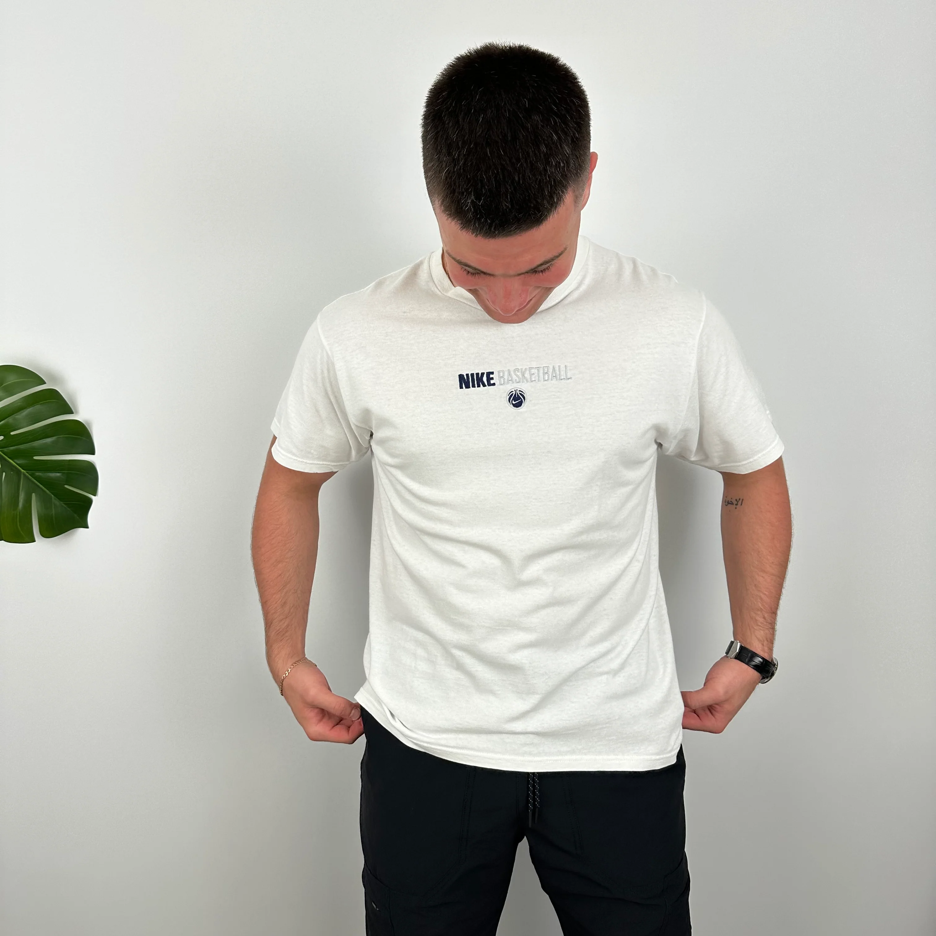 Nike Basketball White Embroidered Spell Out T Shirt (M) - Image 5