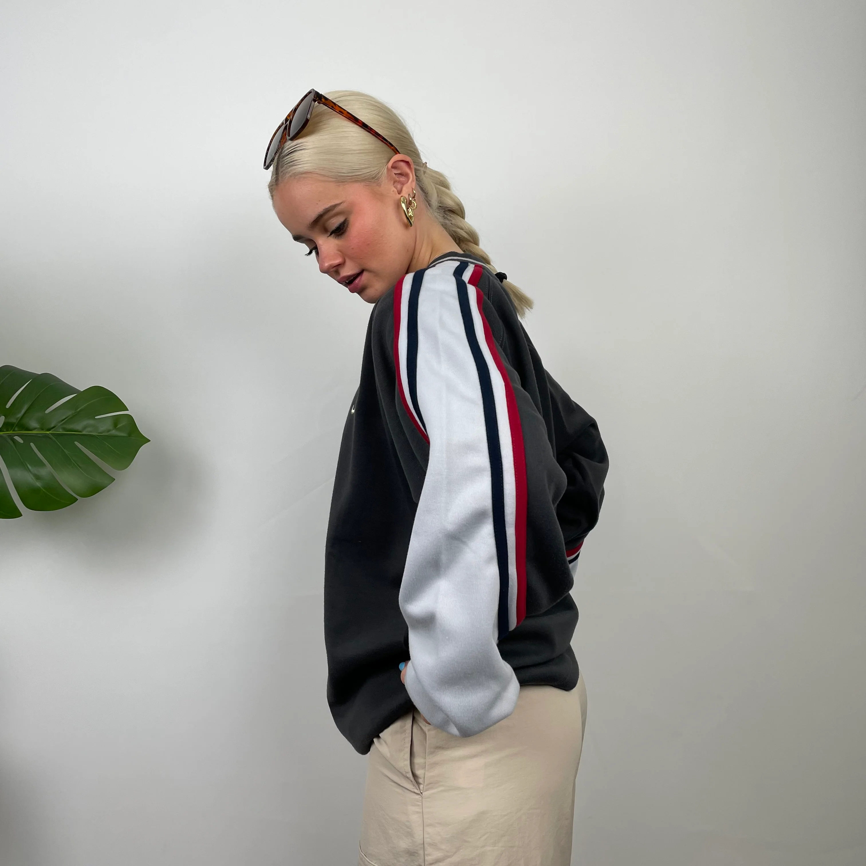 Nike Black Embroidered Swoosh Sweatshirt (L) - Image 5