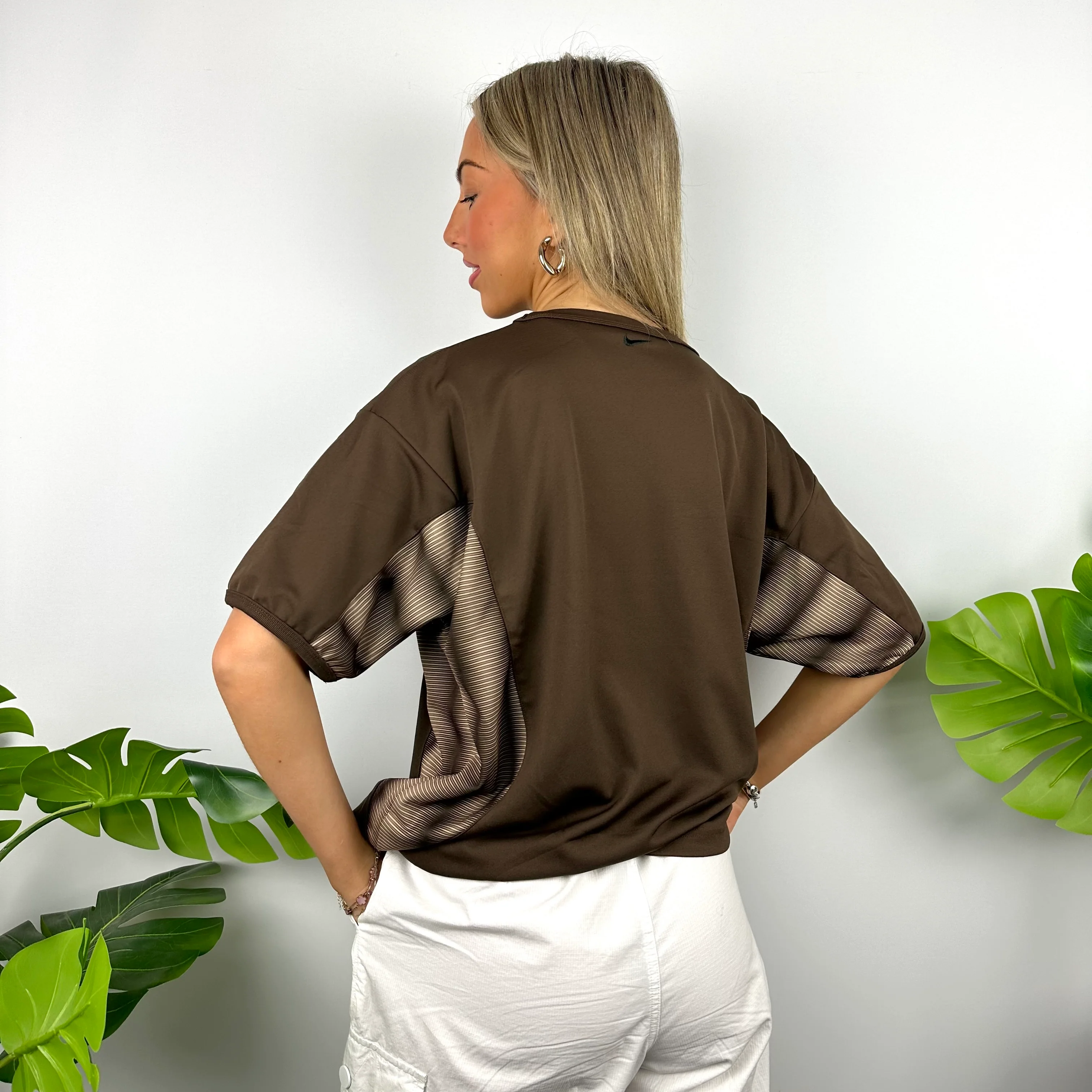 Nike Brown Spell Out T Shirt (L) - Image 3