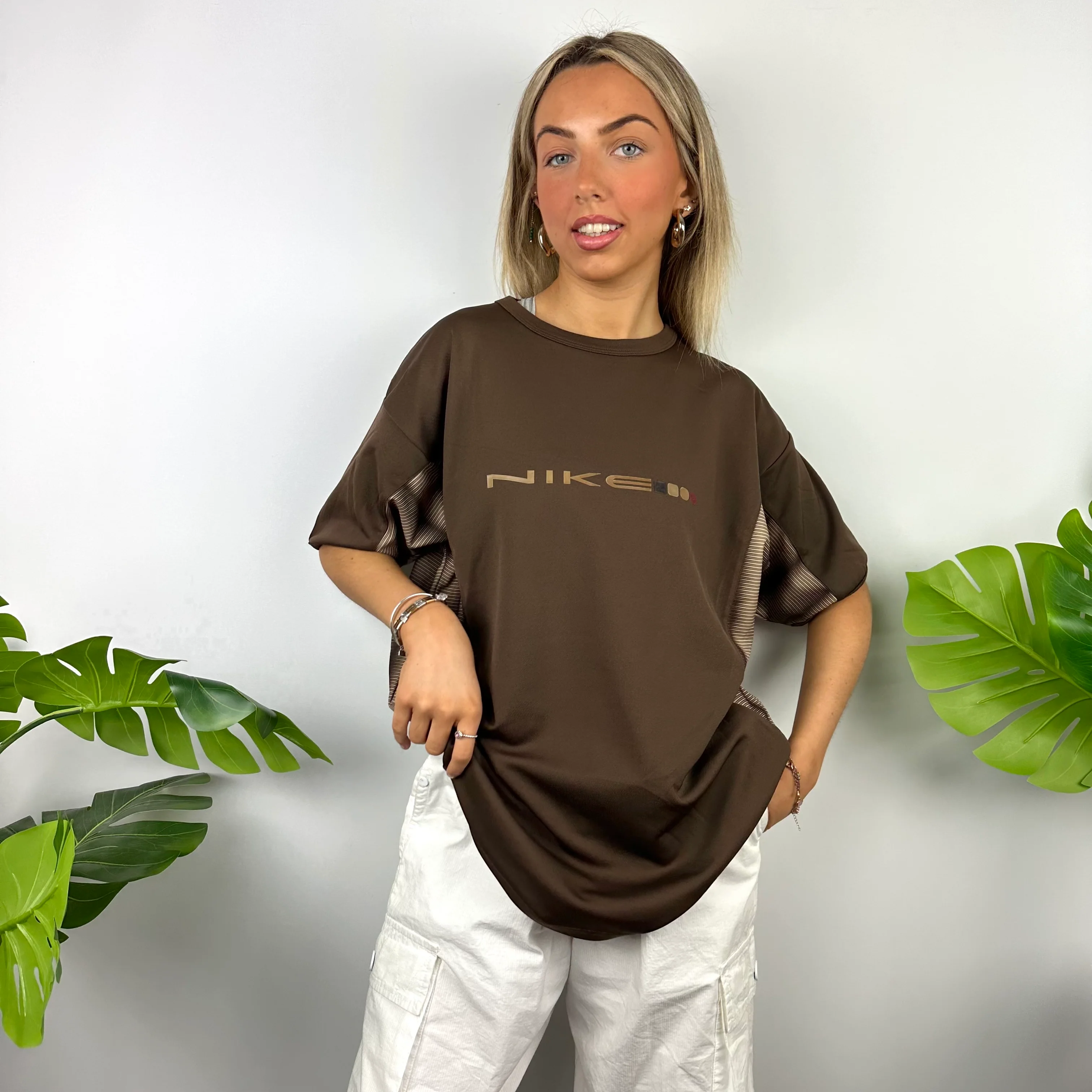 Nike Brown Spell Out T Shirt (L) - Image 4