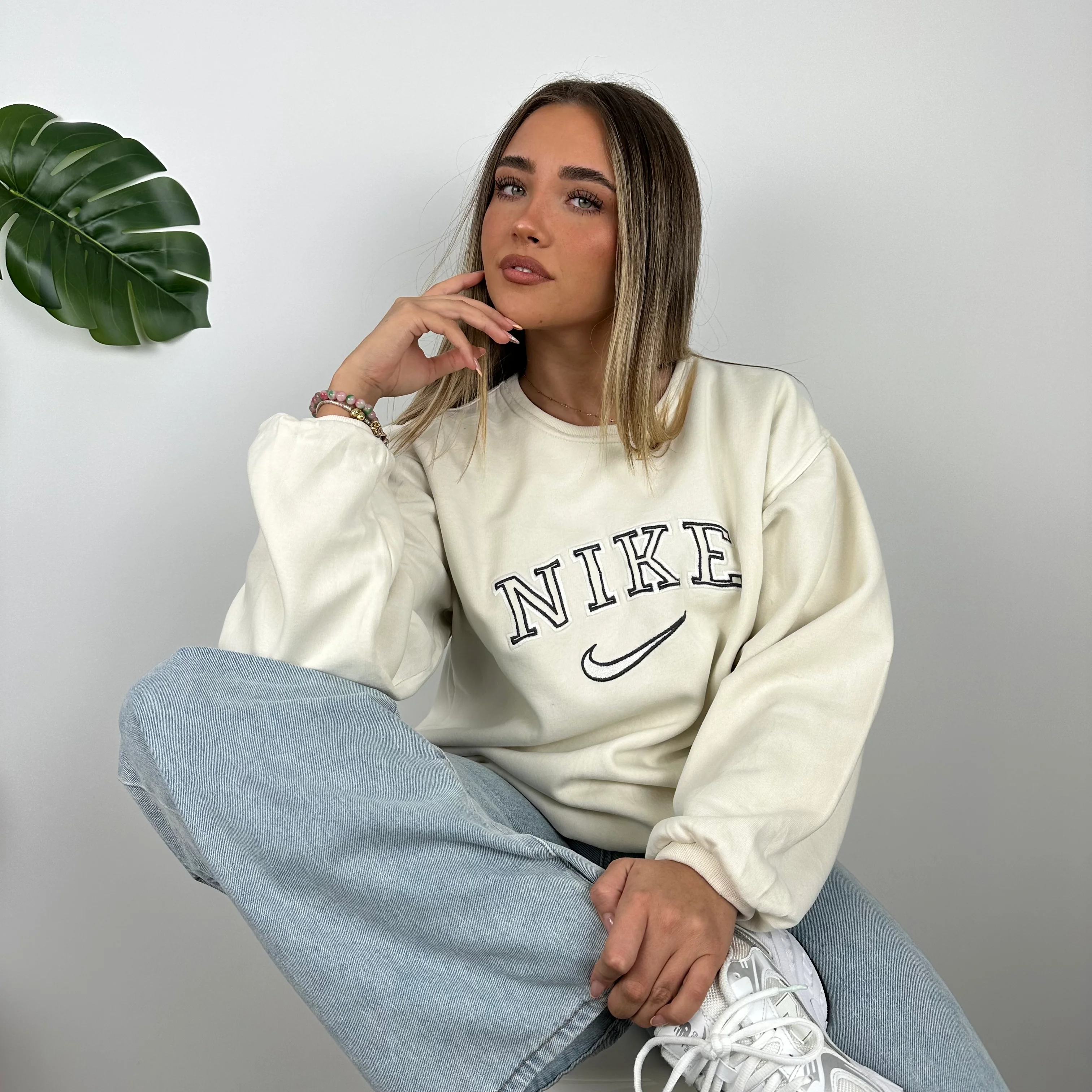 Nike Cream Embroidered Spell Out Sweatshirt (M) - Image 3
