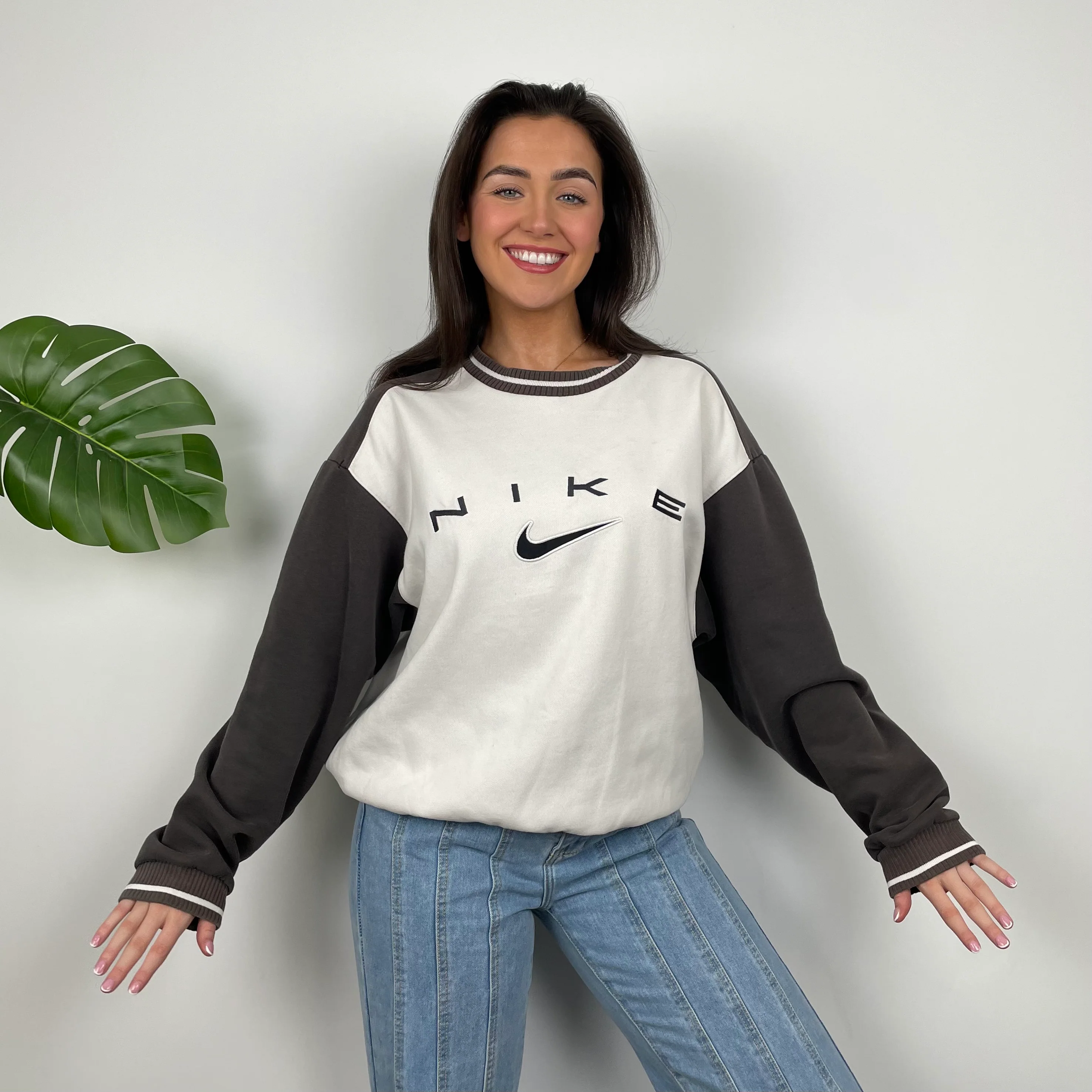 Nike Cream Embroidered Spell Out Sweatshirt (M) - Image 3