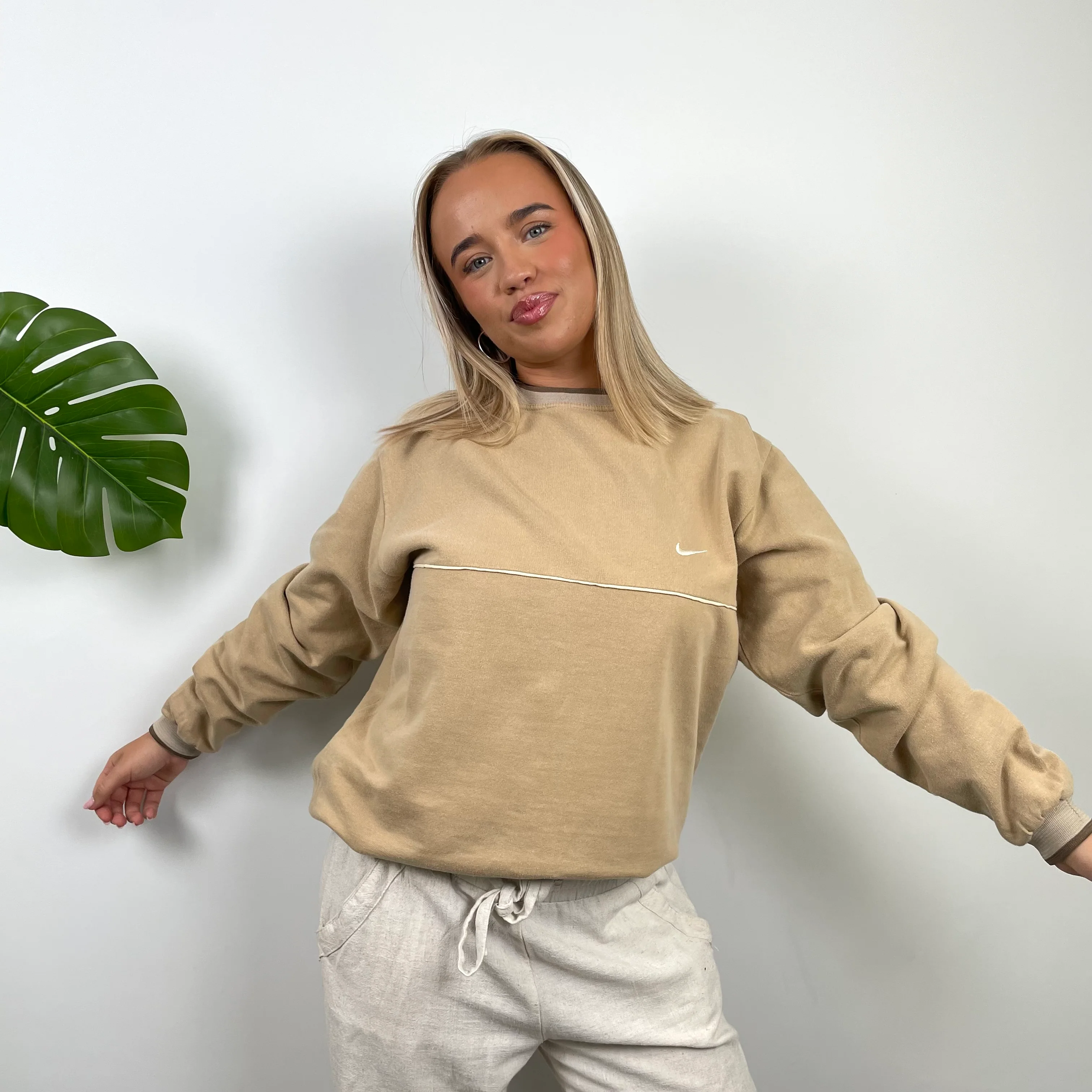 Nike Cream Embroidered Swoosh Sweatshirt (M)