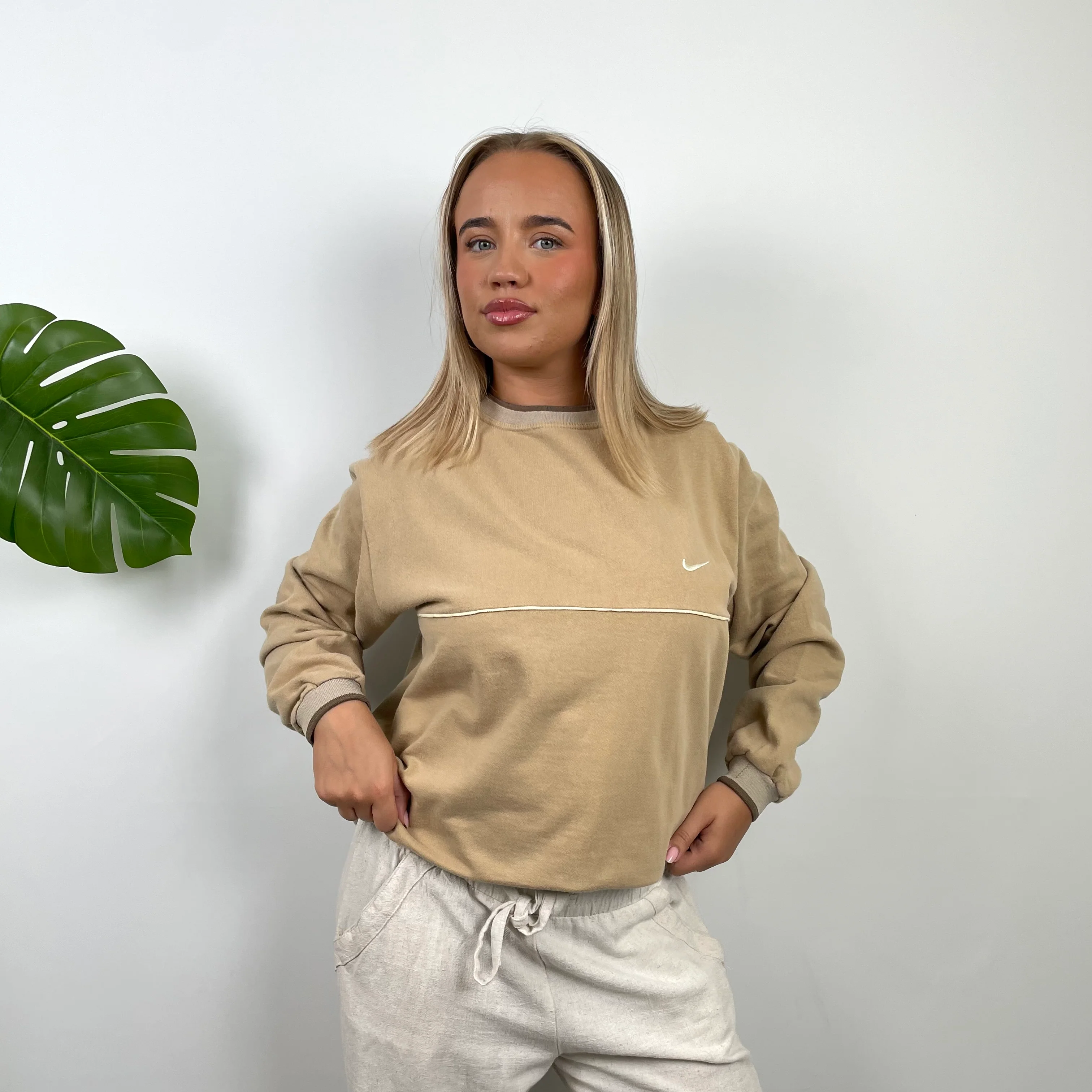 Nike Cream Embroidered Swoosh Sweatshirt (M) - Image 3