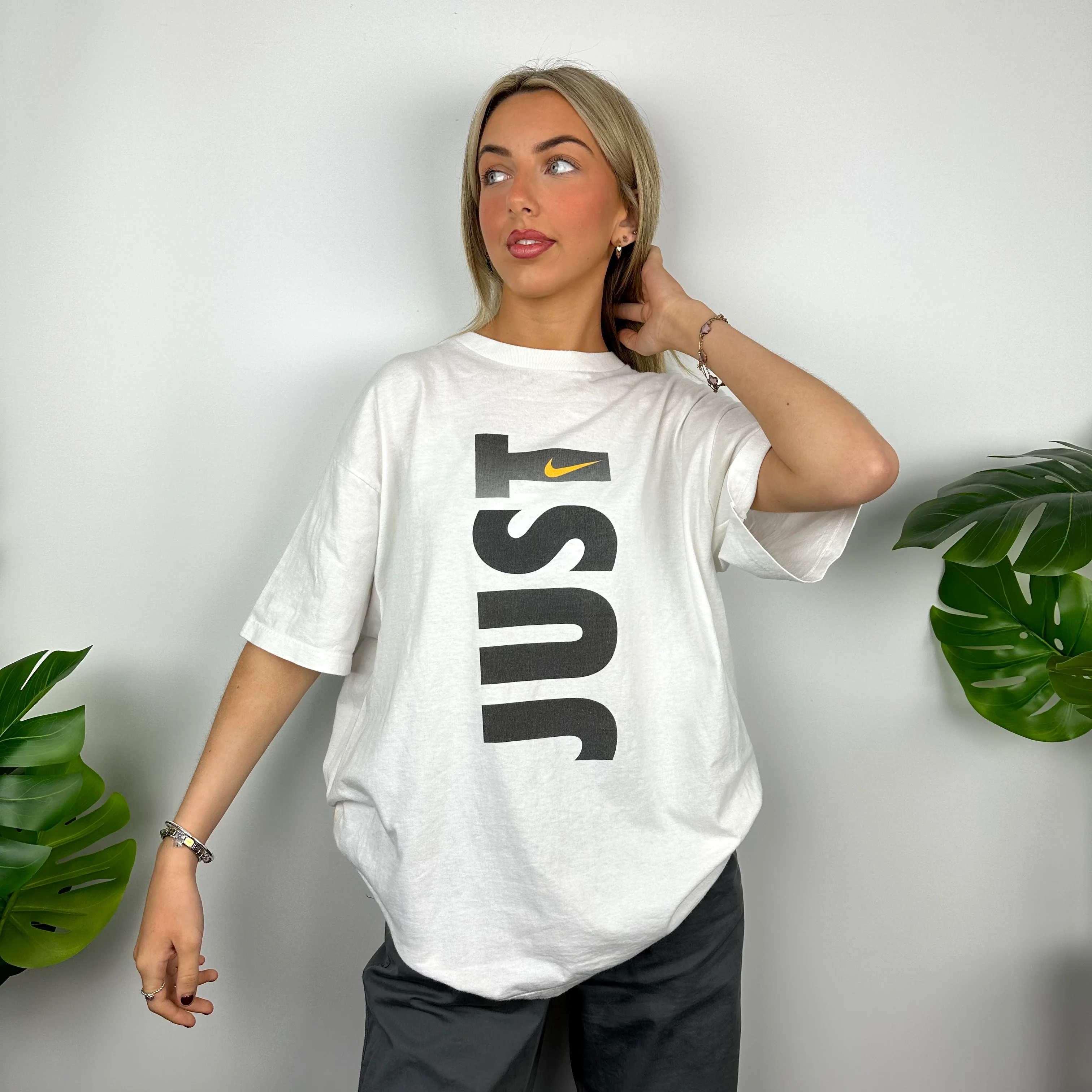 Nike Just Do It RARE White Graphic Spell Out T Shirt (M) - Image 2