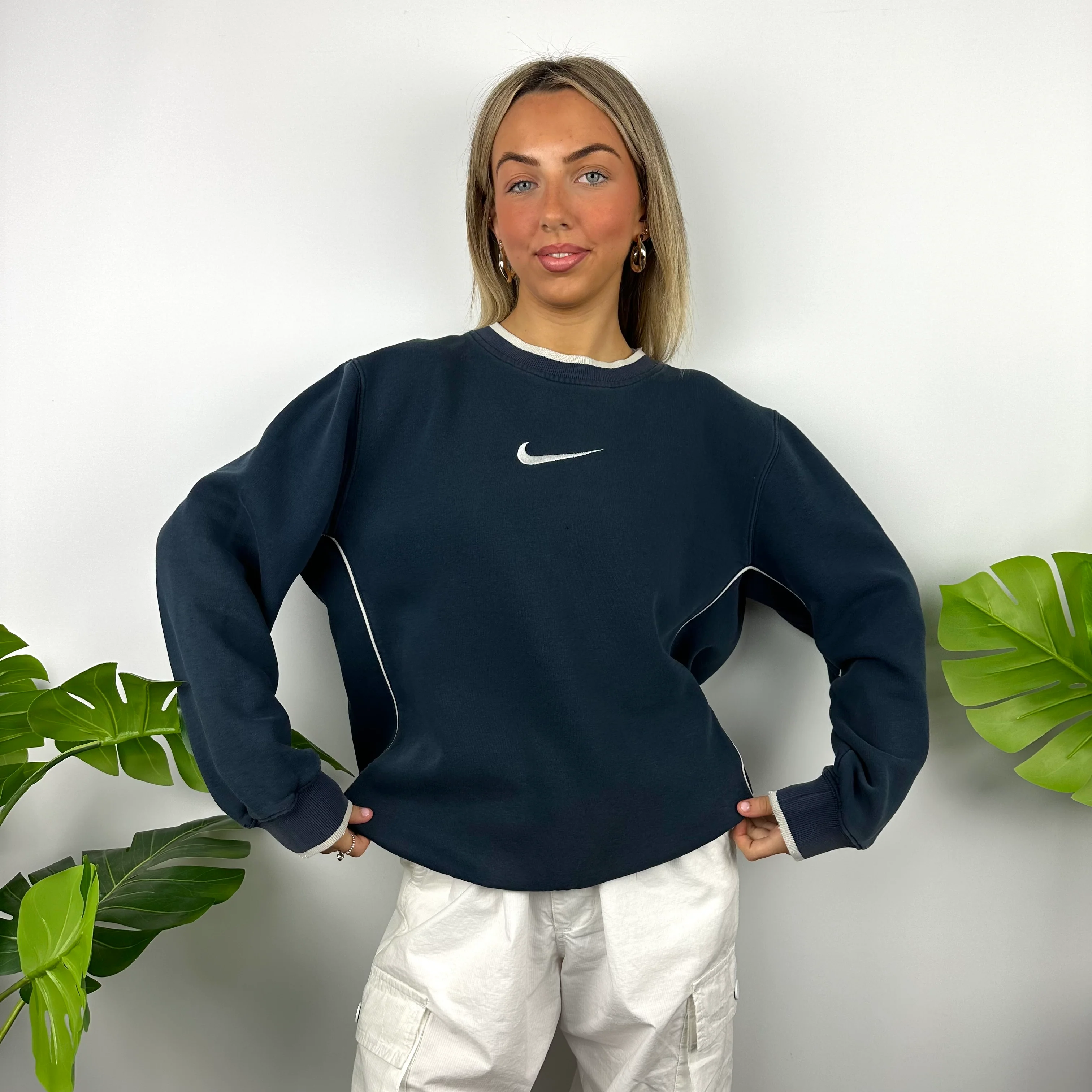 Nike Navy Embroidered Swoosh Sweatshirt (M) - Image 5