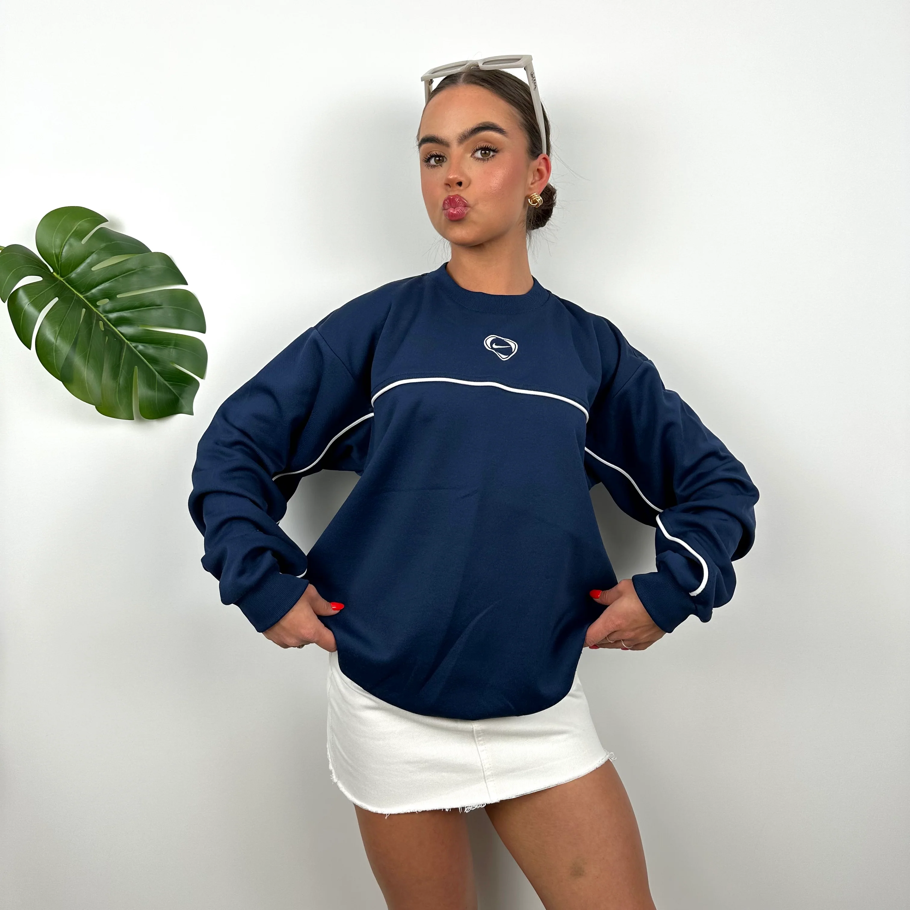 Nike Navy Embroidered Swoosh Sweatshirt (M) - Image 3