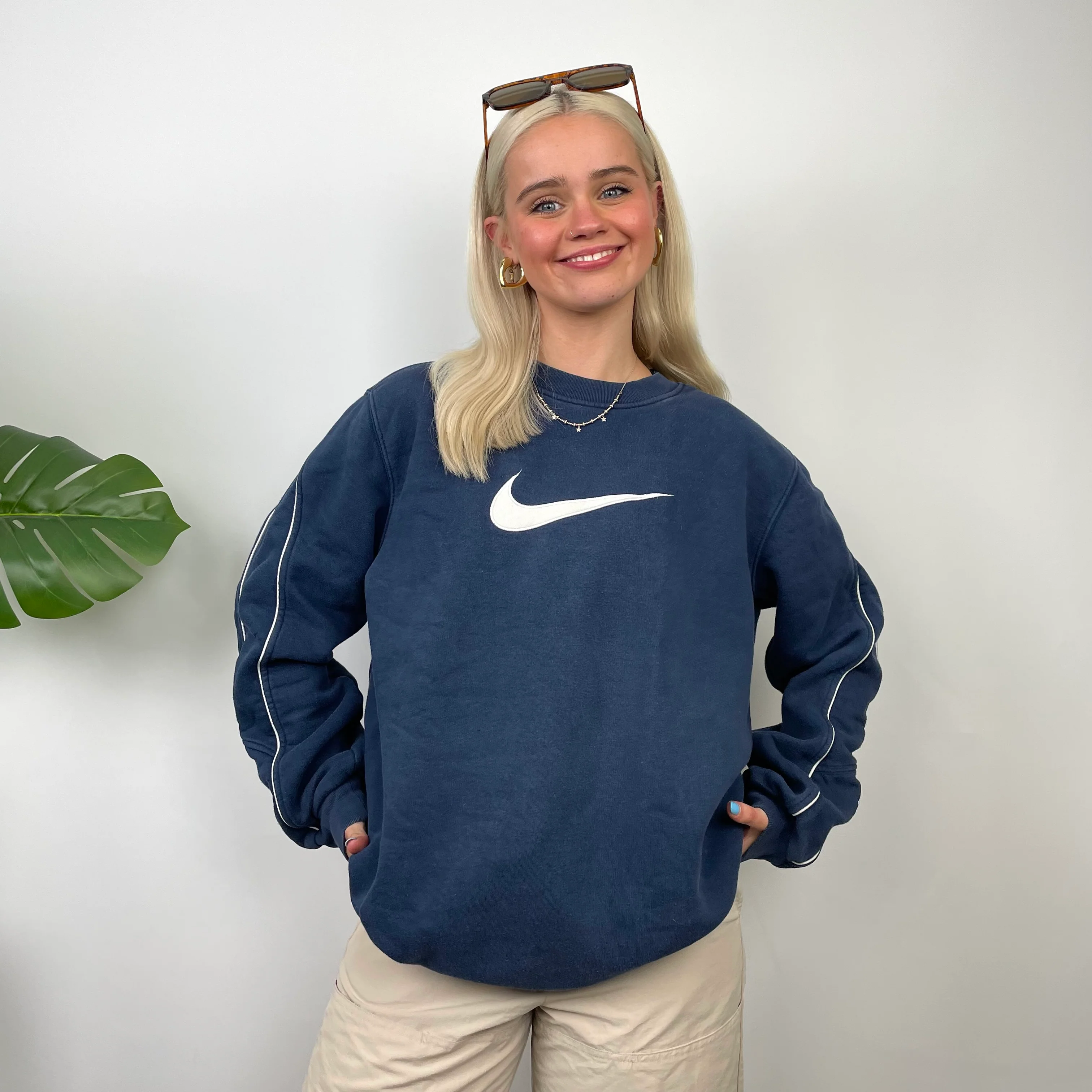 Nike Navy Embroidered Swoosh Sweatshirt (M) - Image 4