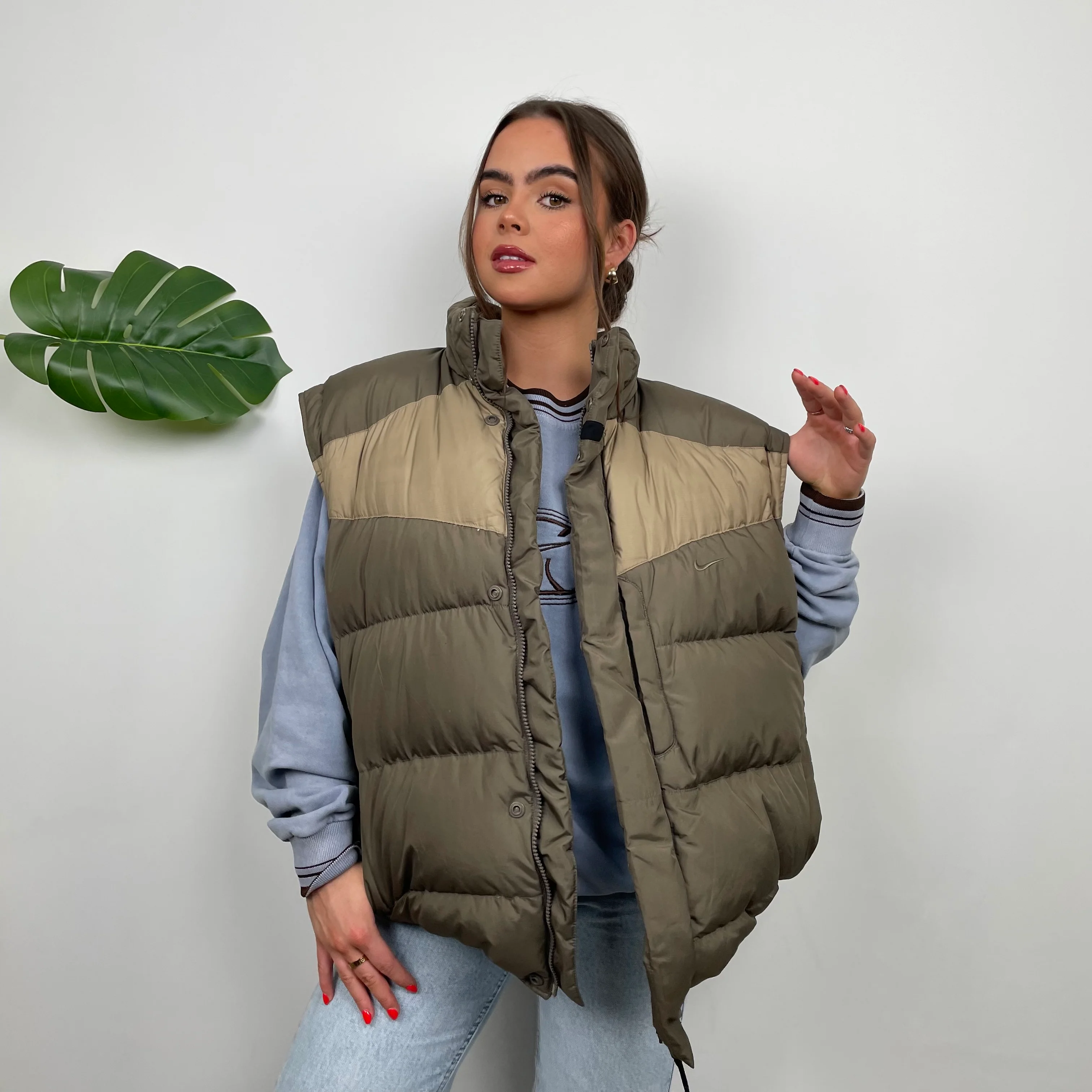 Nike RARE Khaki Embroidered Swoosh Puffer Gilet (M) - Image 4