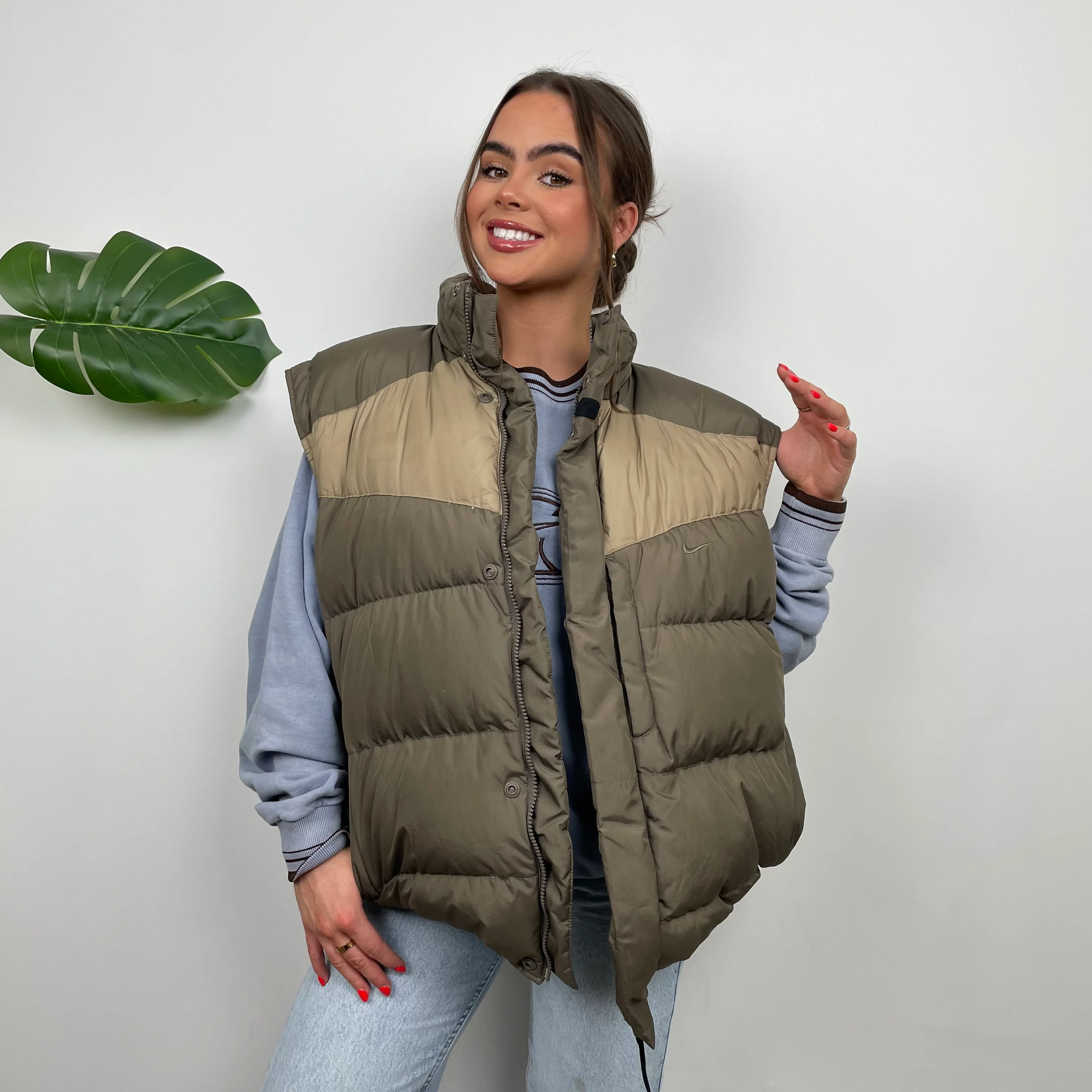 Nike RARE Khaki Embroidered Swoosh Puffer Gilet (M) - Image 5