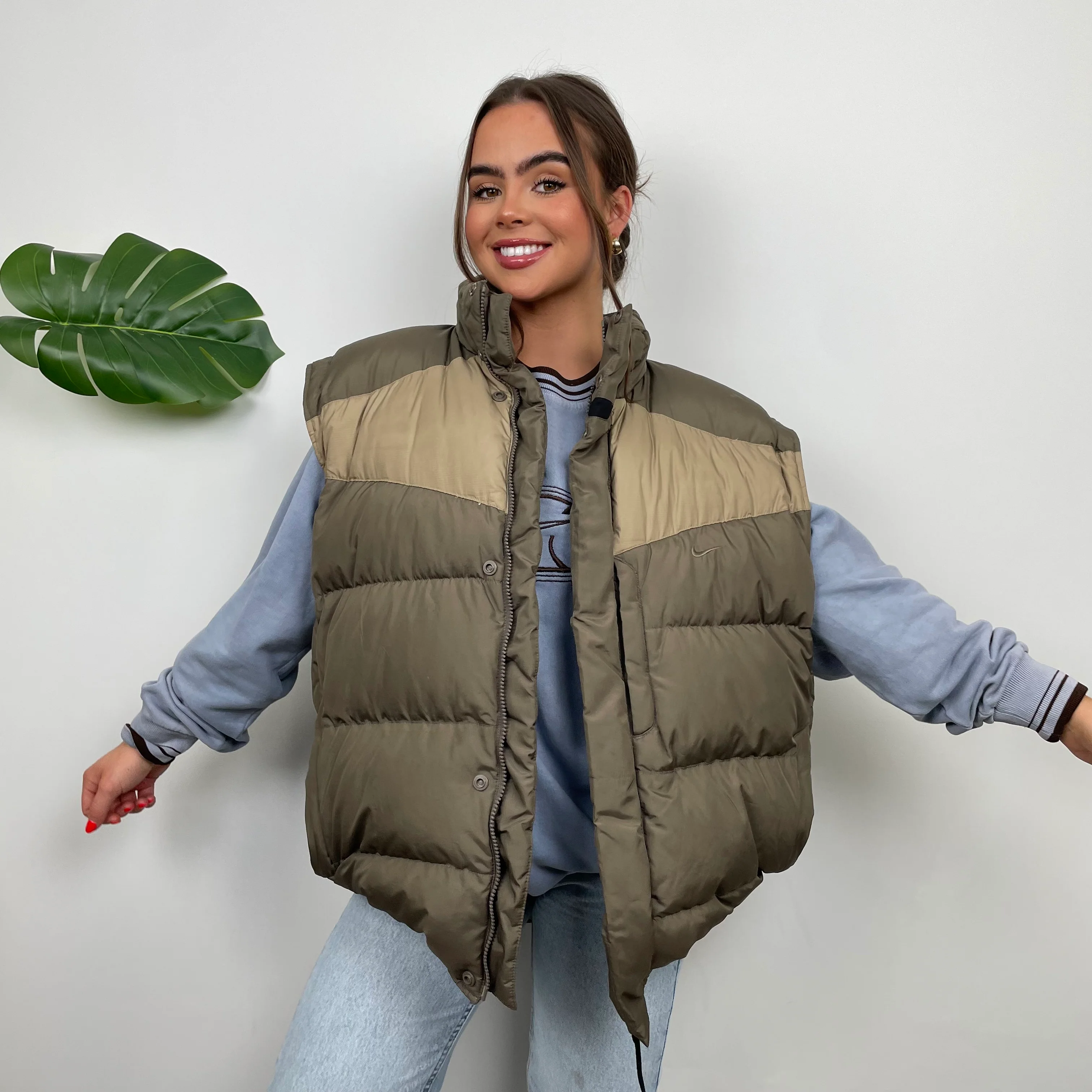 Nike RARE Khaki Embroidered Swoosh Puffer Gilet (M) - Image 6