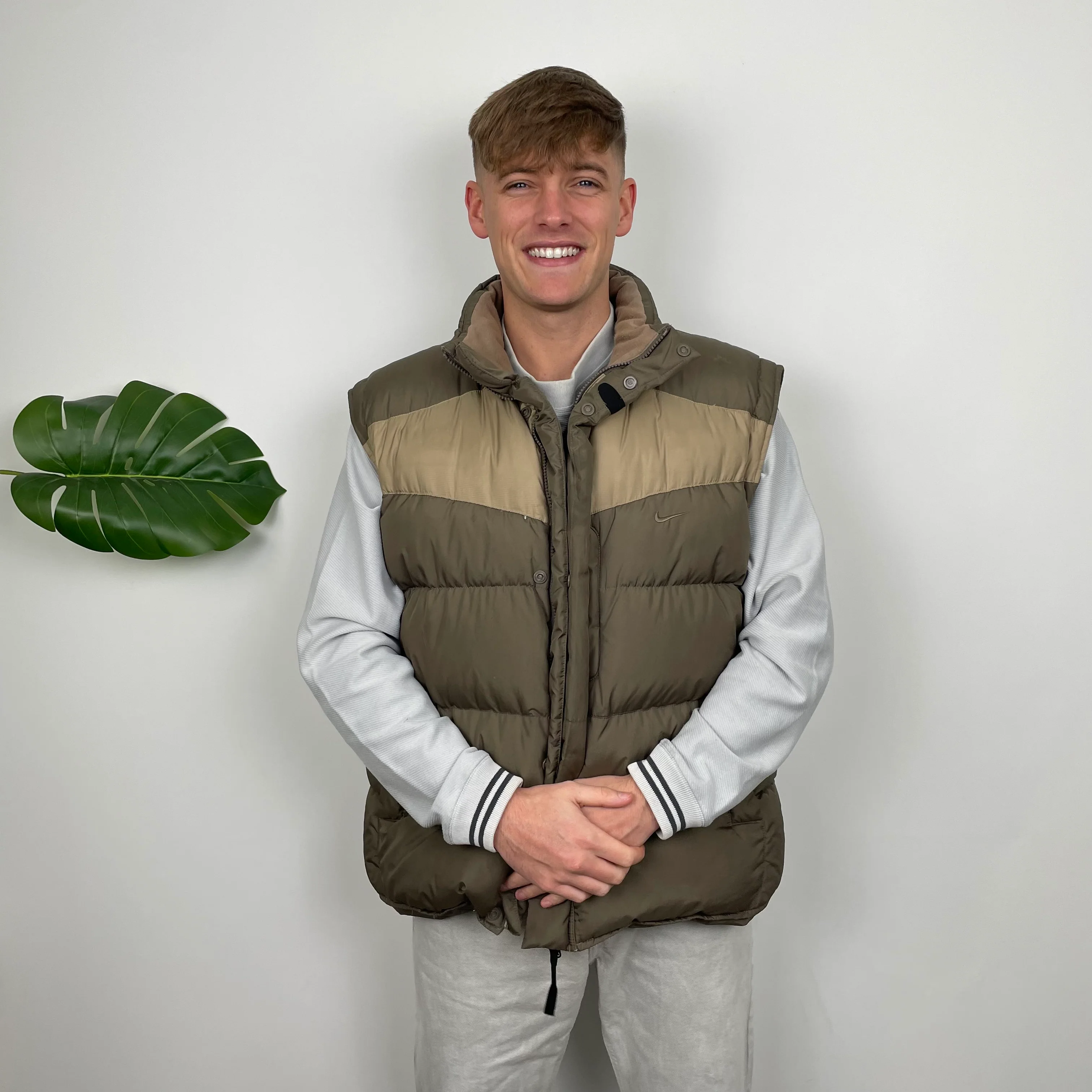 Nike RARE Khaki Embroidered Swoosh Puffer Gilet (M) - Image 3
