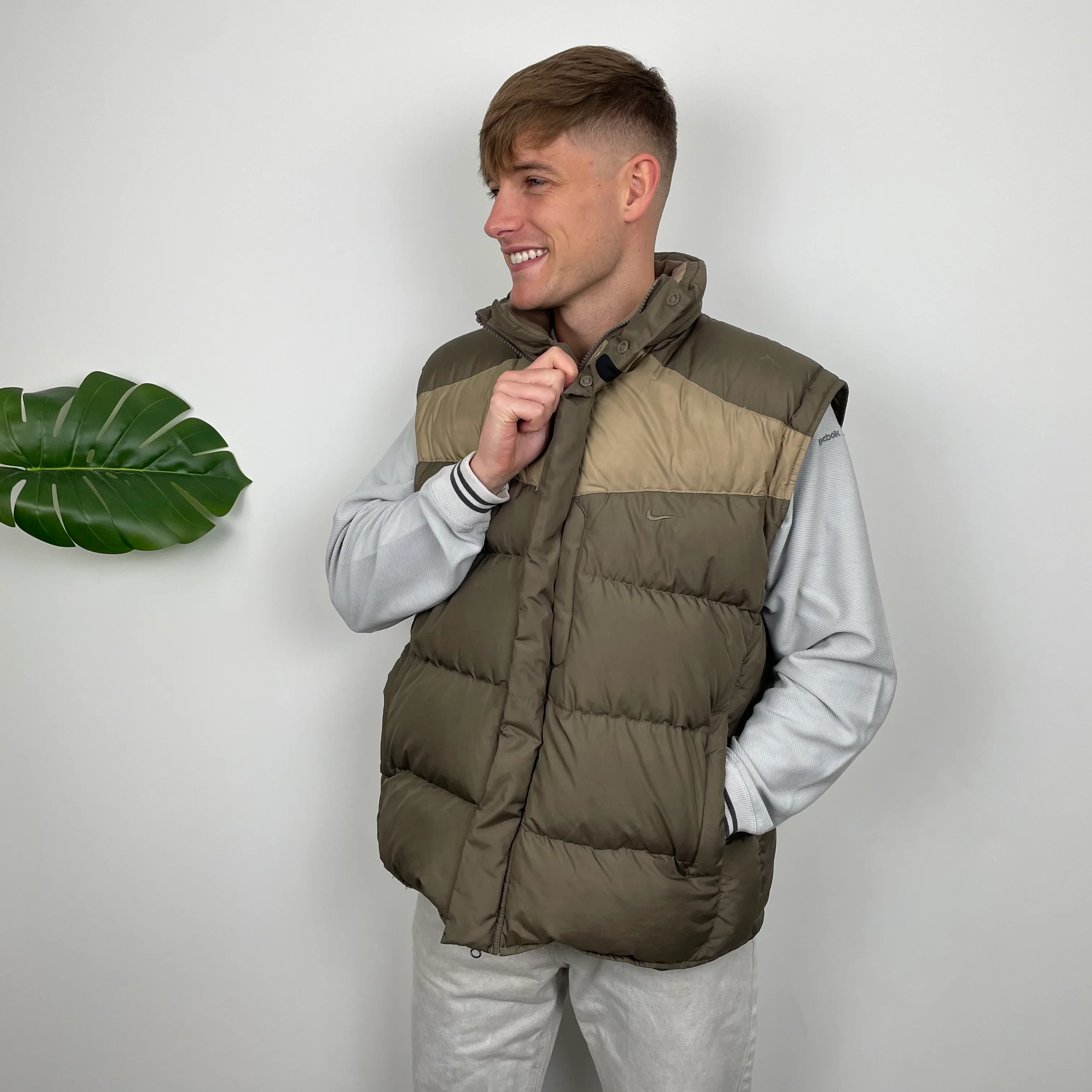 Nike RARE Khaki Embroidered Swoosh Puffer Gilet (M) - Image 4