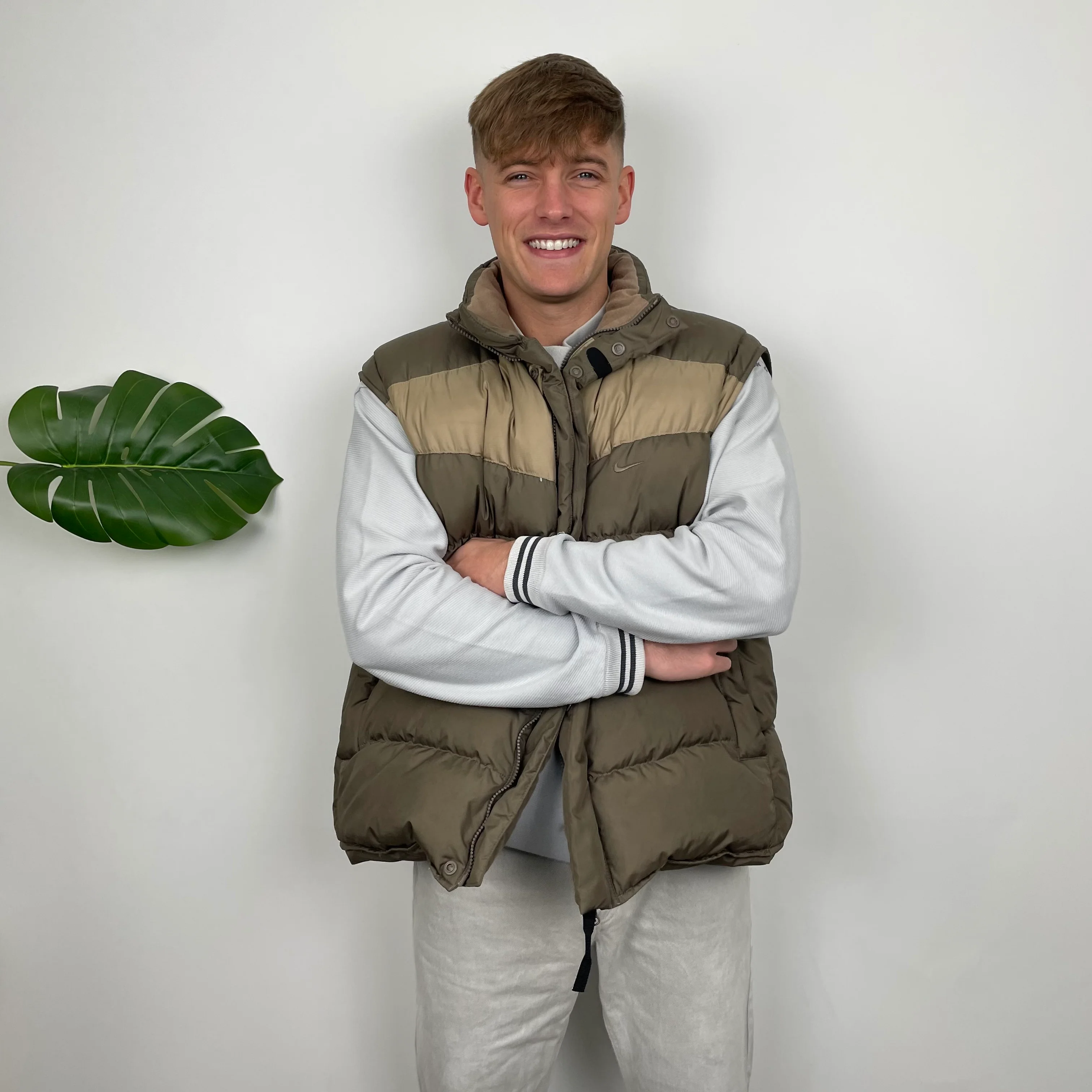 Nike RARE Khaki Embroidered Swoosh Puffer Gilet (M) - Image 5