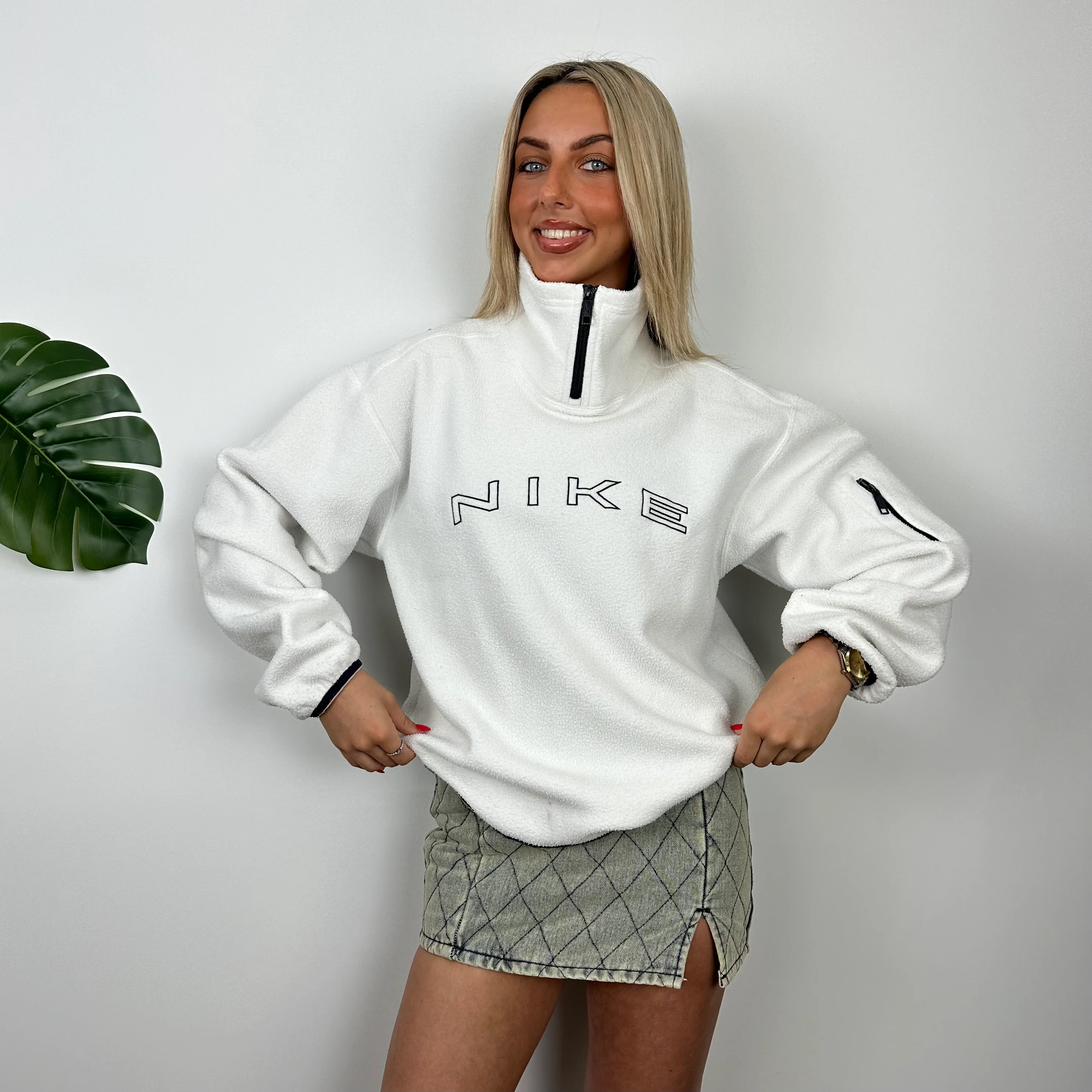 Nike RARE White Embroidered Spell Out Teddy Bear Fleece Quarter Zip Sweatshirt (M) - Image 3