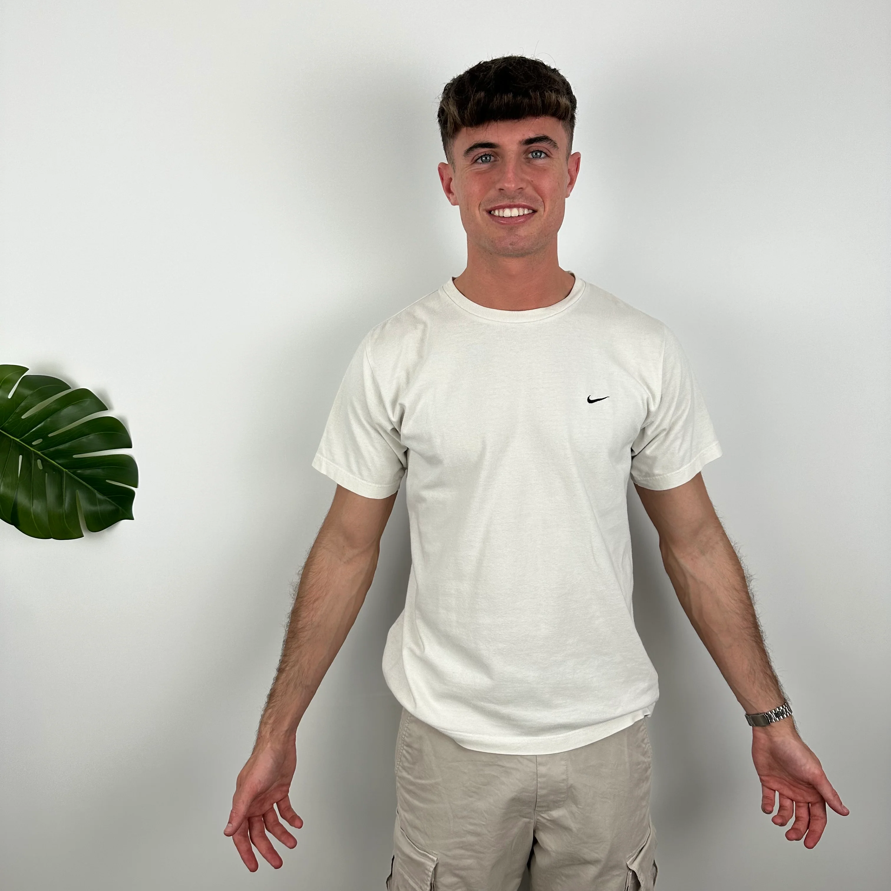Nike RARE White Embroidered Swoosh T Shirt (M) - Image 4