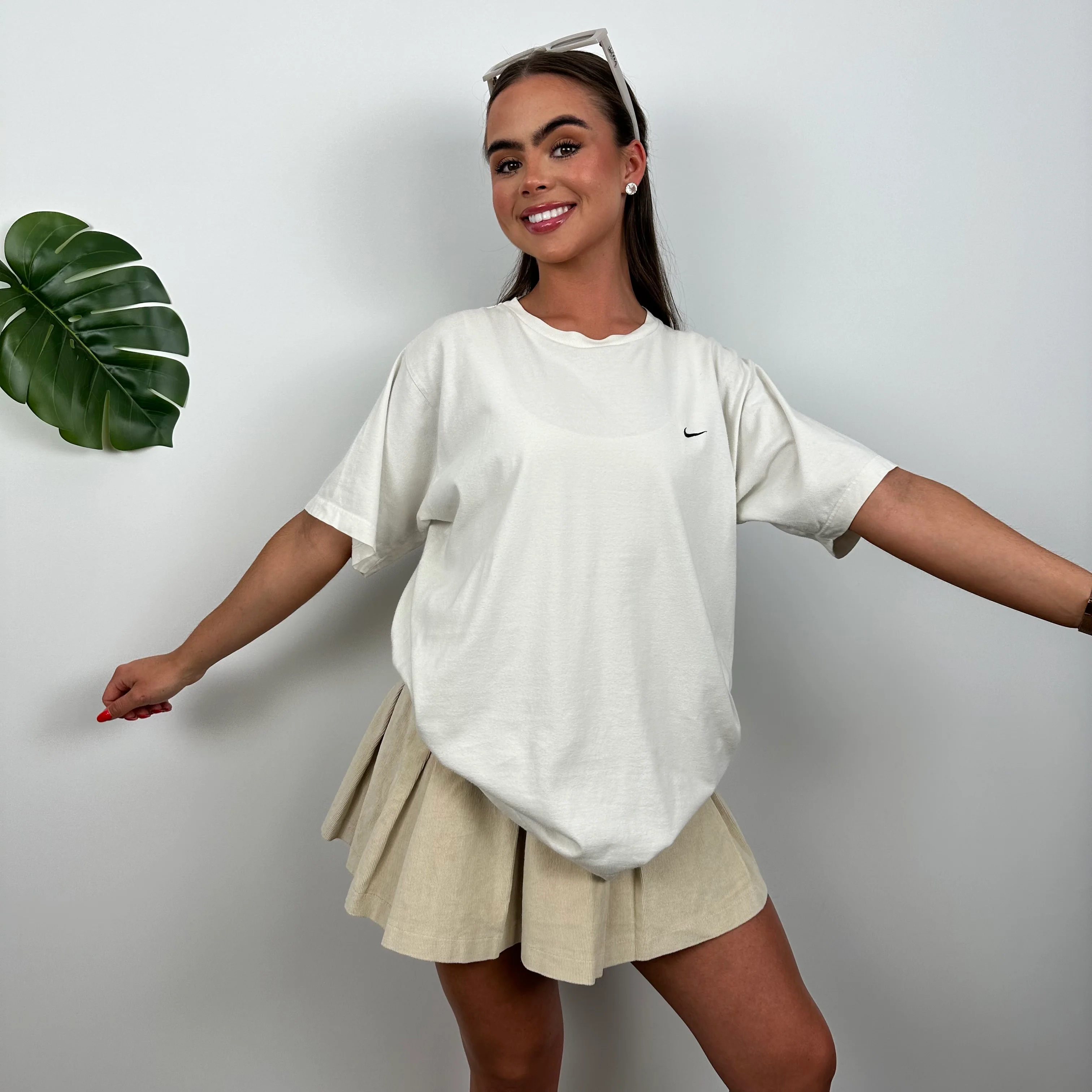 Nike RARE White Embroidered Swoosh T Shirt (M) - Image 2