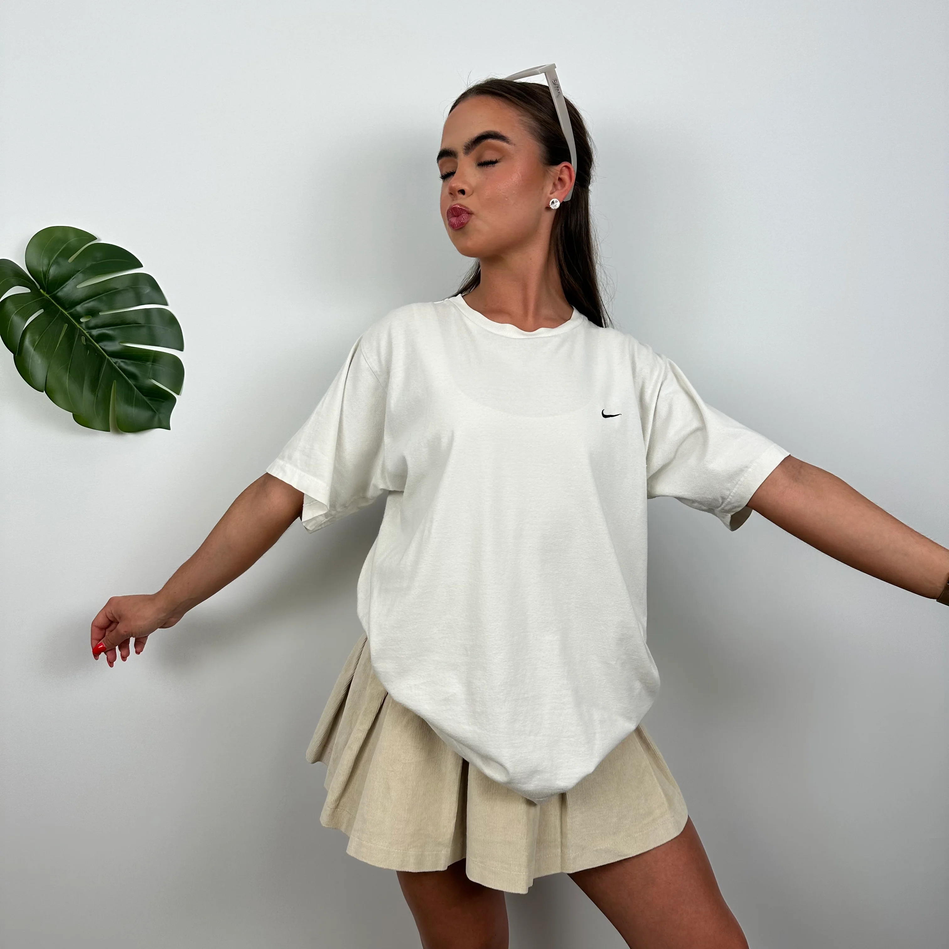 Nike RARE White Embroidered Swoosh T Shirt (M) - Image 5