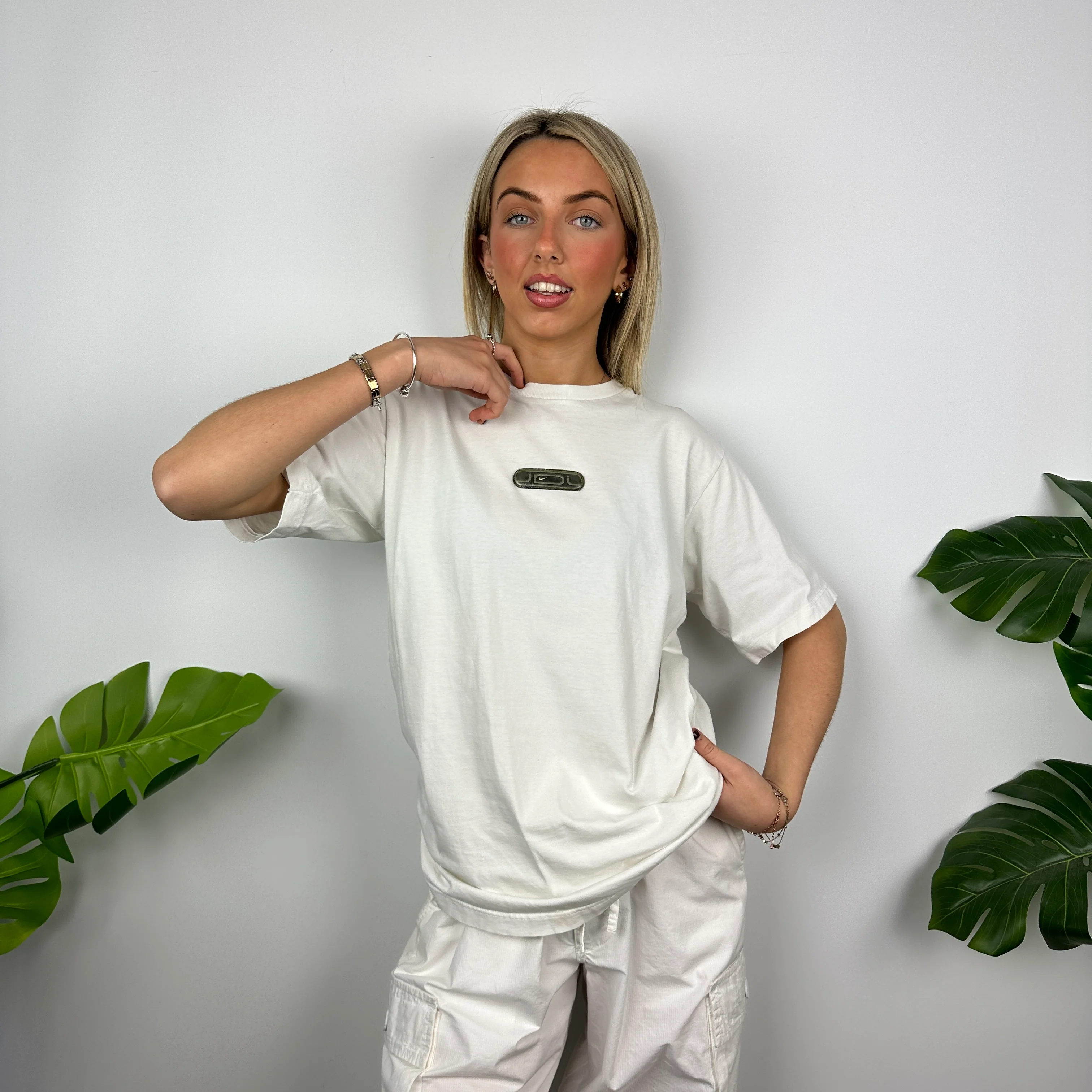 Nike RARE White Embroidered Swoosh T Shirt (M) - Image 3