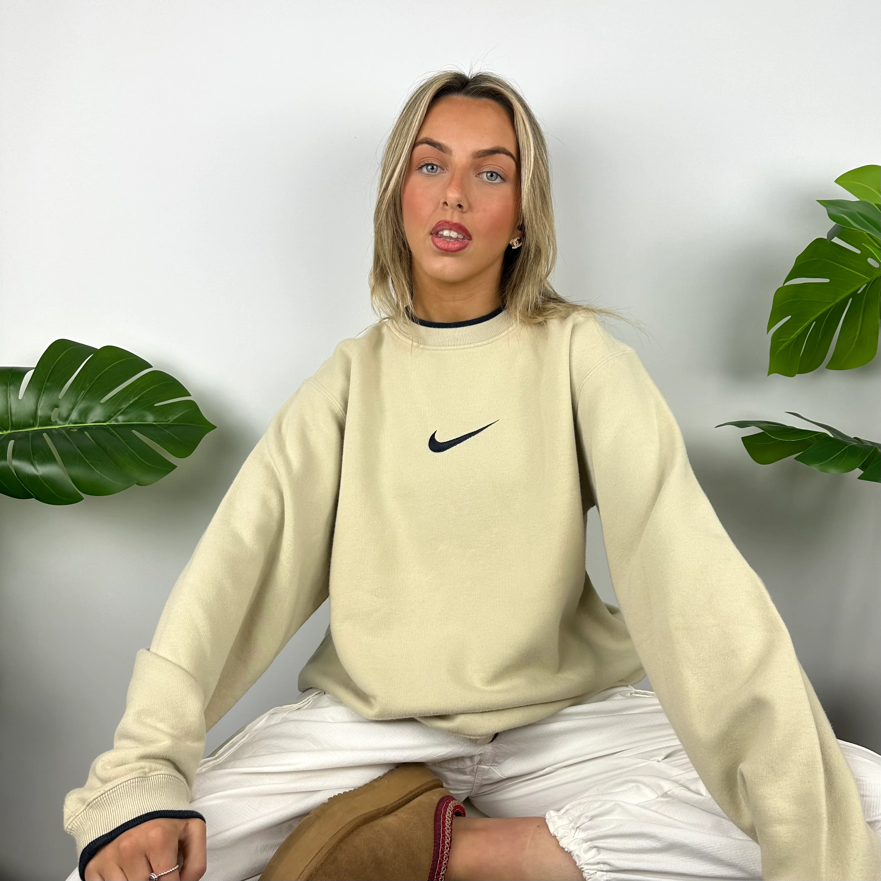 Nike Cream Embroidered Swoosh Sweatshirt (M) - Image 8