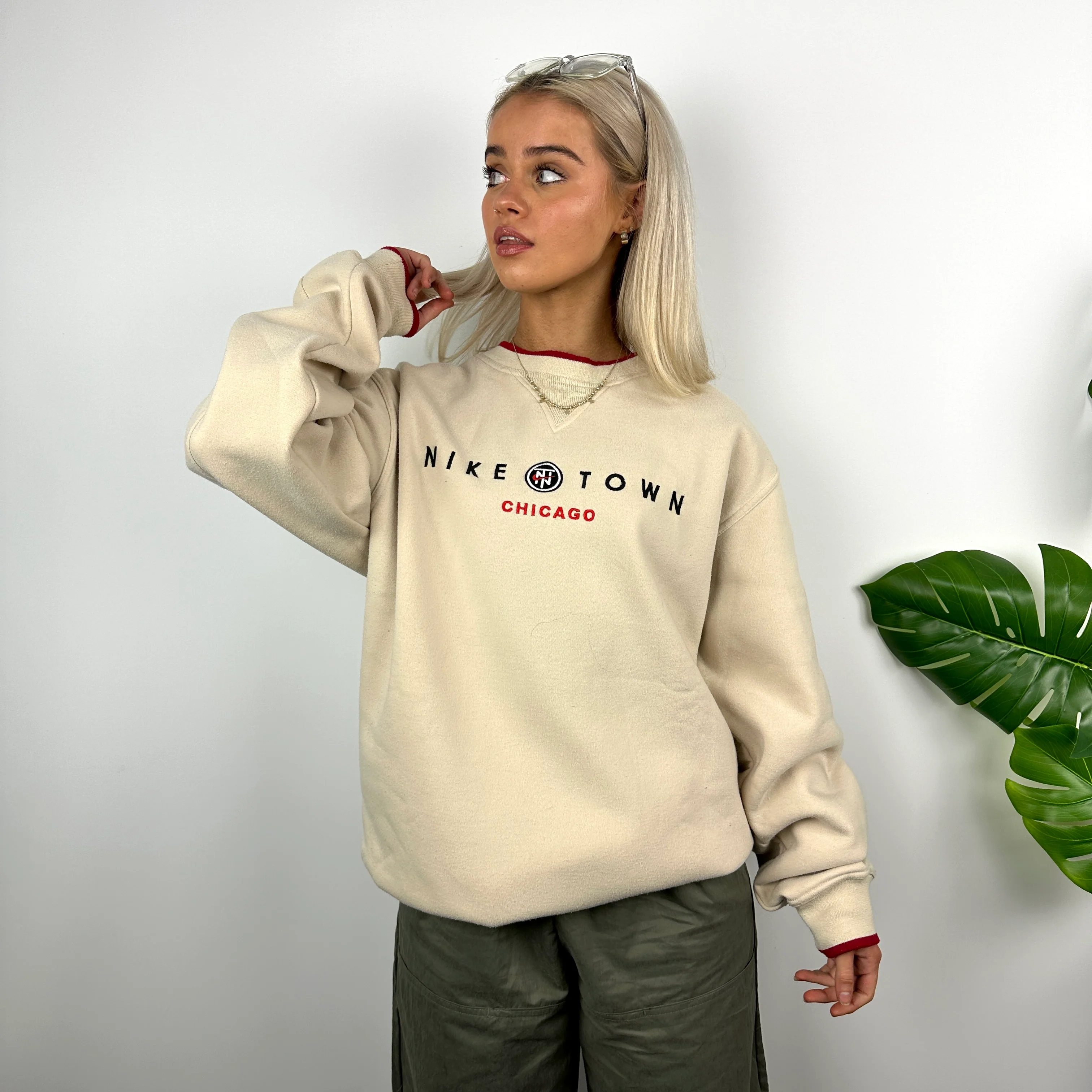 Nike Town Chicago Cream Embroidered Spell Out Sweatshirt (M) - Image 5
