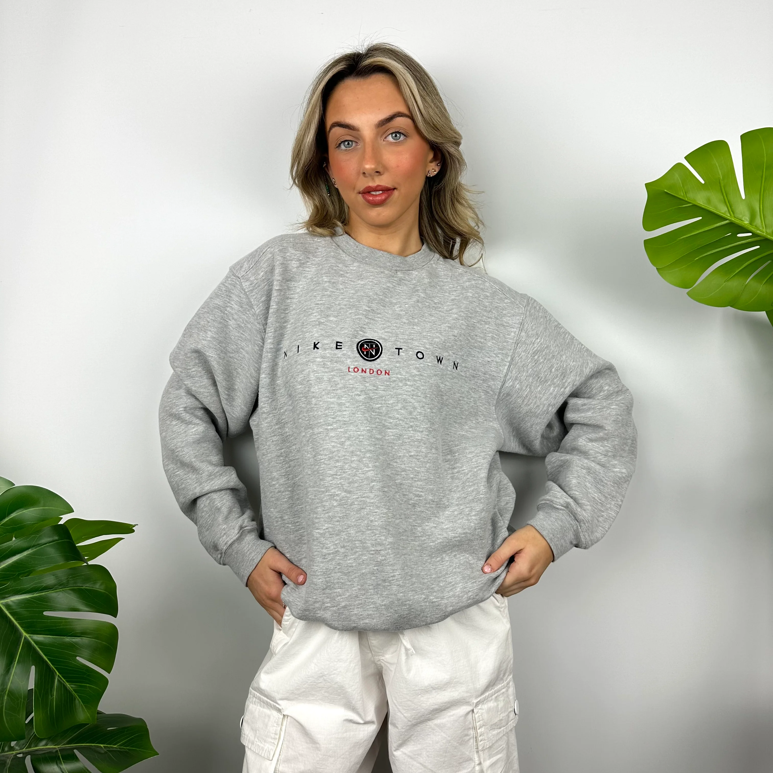 Nike Town London Grey Embroidered Spell Out Sweatshirt (M) - Image 7