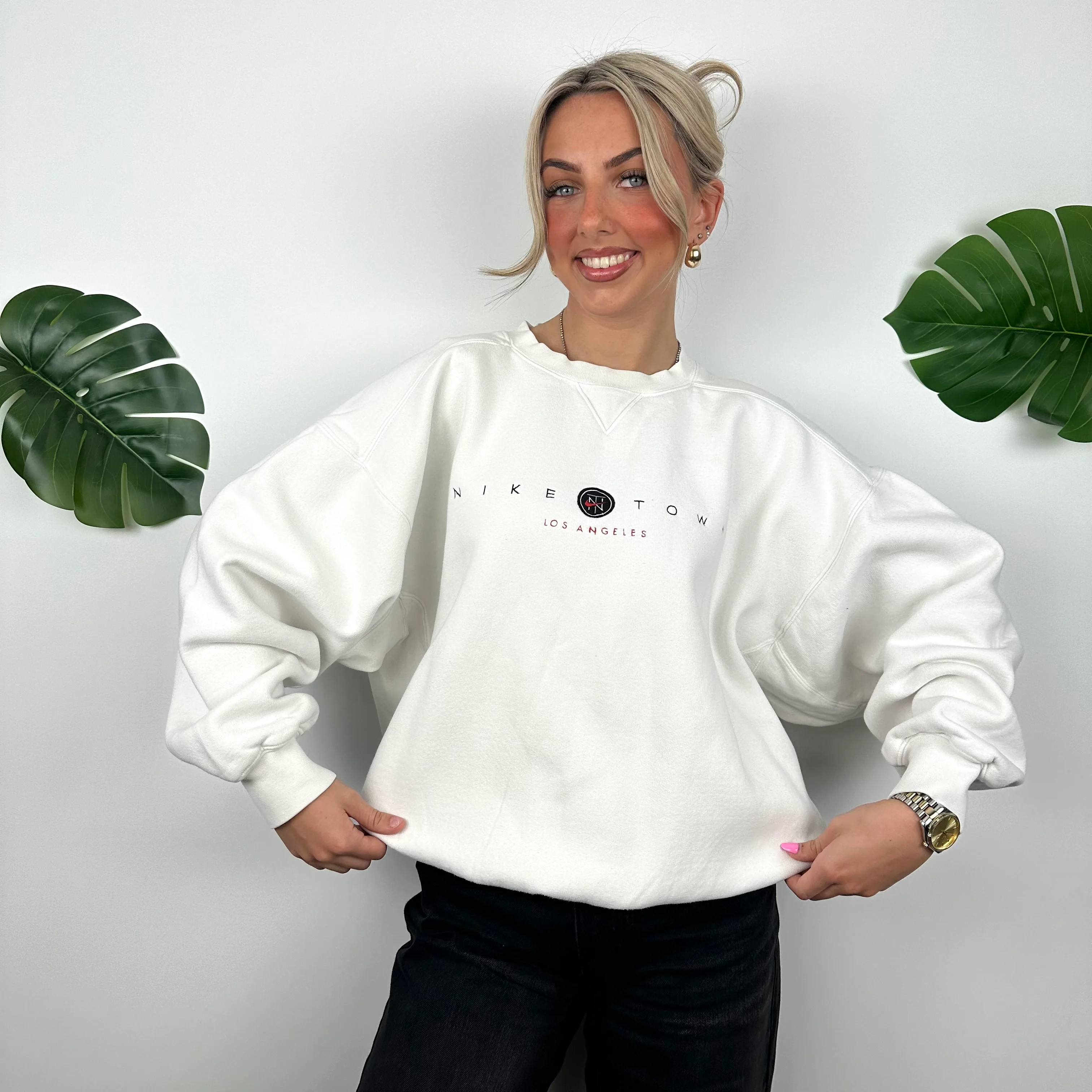 Nike Town Los Angeles White Embroidered Spell Out Sweatshirt (L) - Image 2