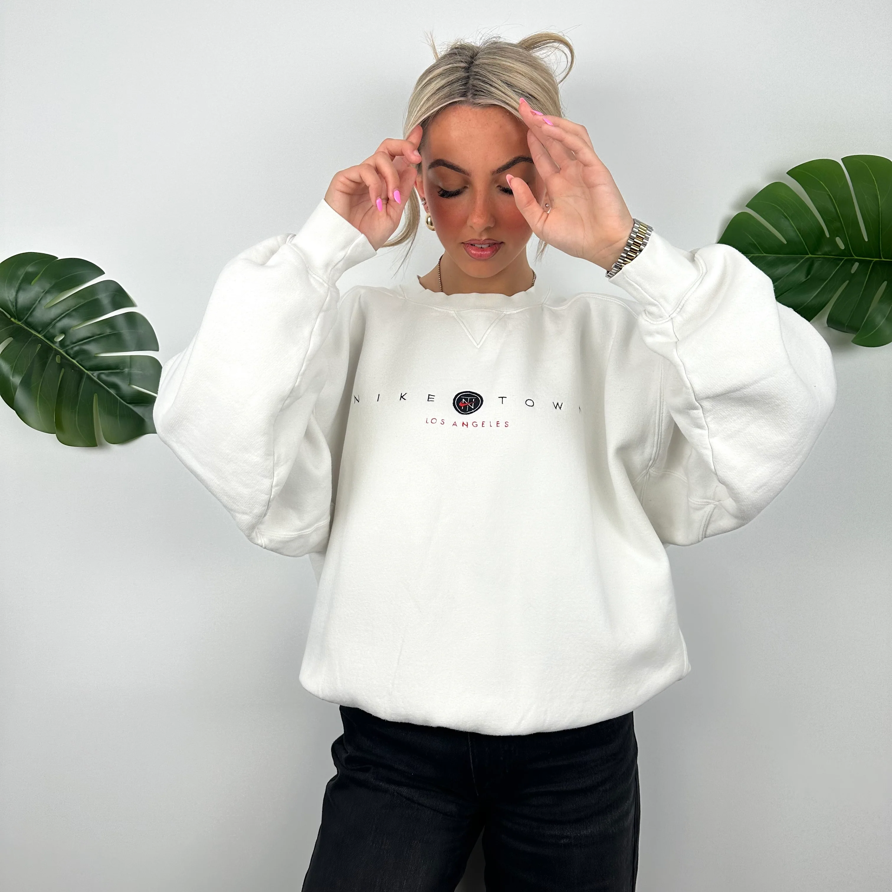 Nike Town Los Angeles White Embroidered Spell Out Sweatshirt (L) - Image 3