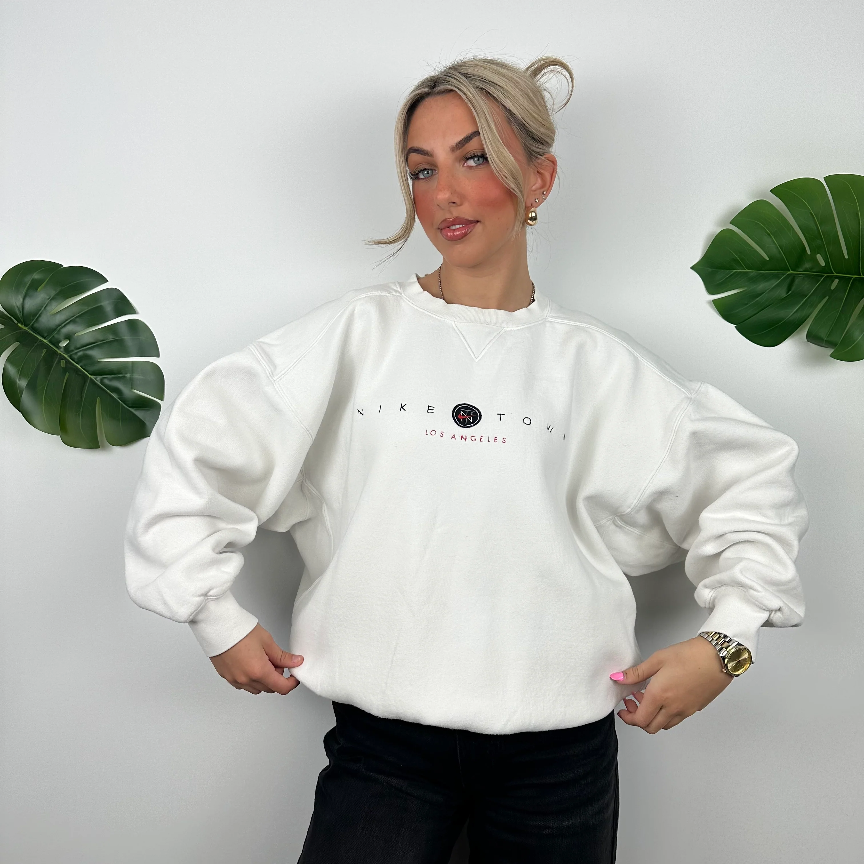 Nike Town Los Angeles White Embroidered Spell Out Sweatshirt (L) - Image 4