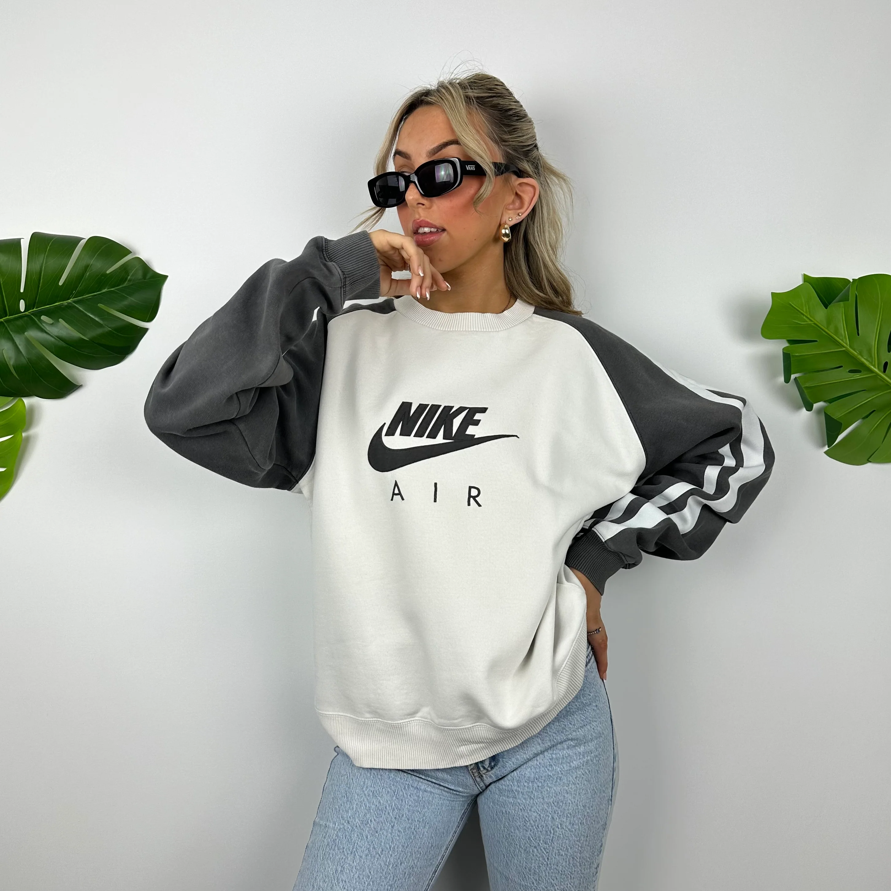 Nike White Embroidered Spell Out Sweatshirt (M) - Image 3