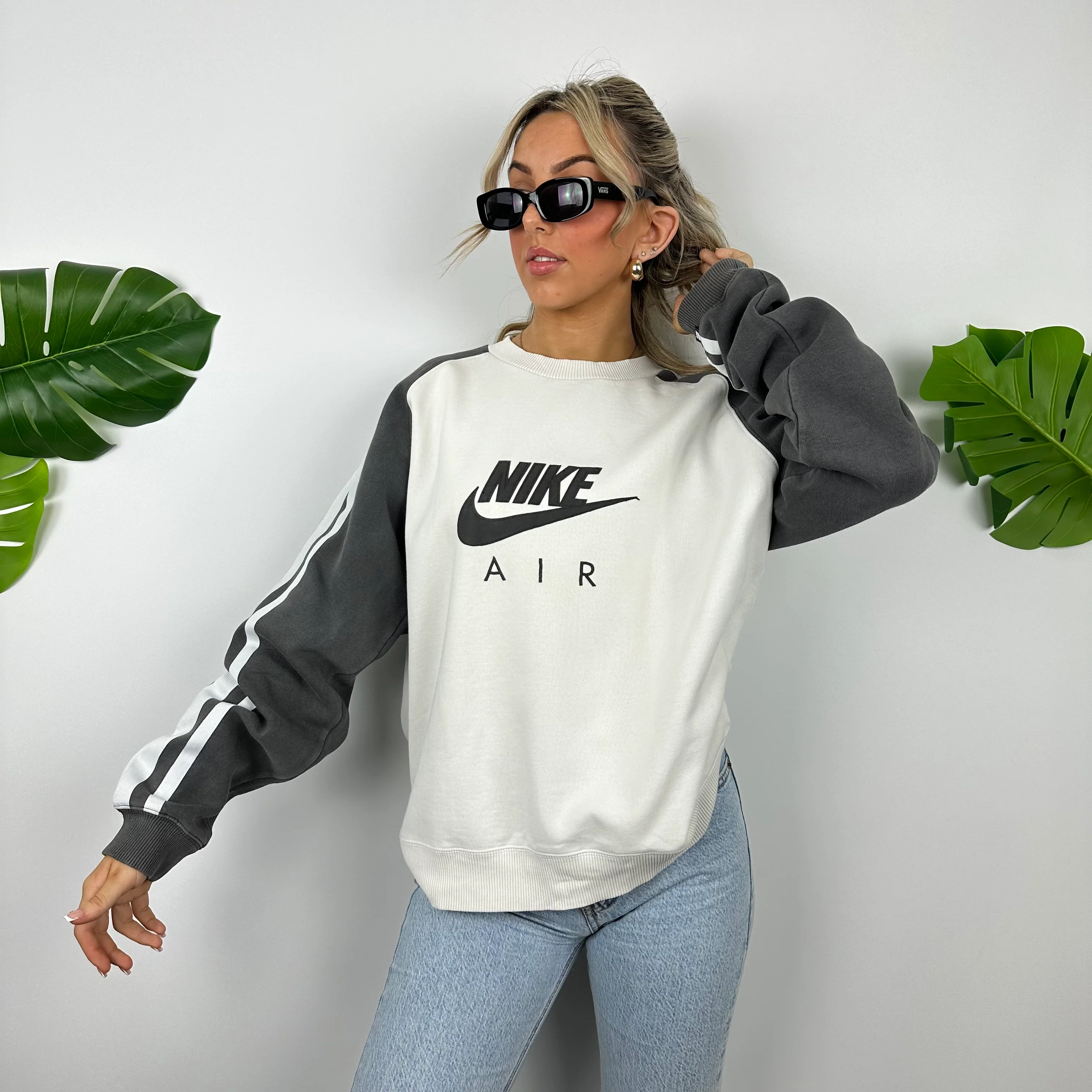 Nike White Embroidered Spell Out Sweatshirt (M) - Image 4
