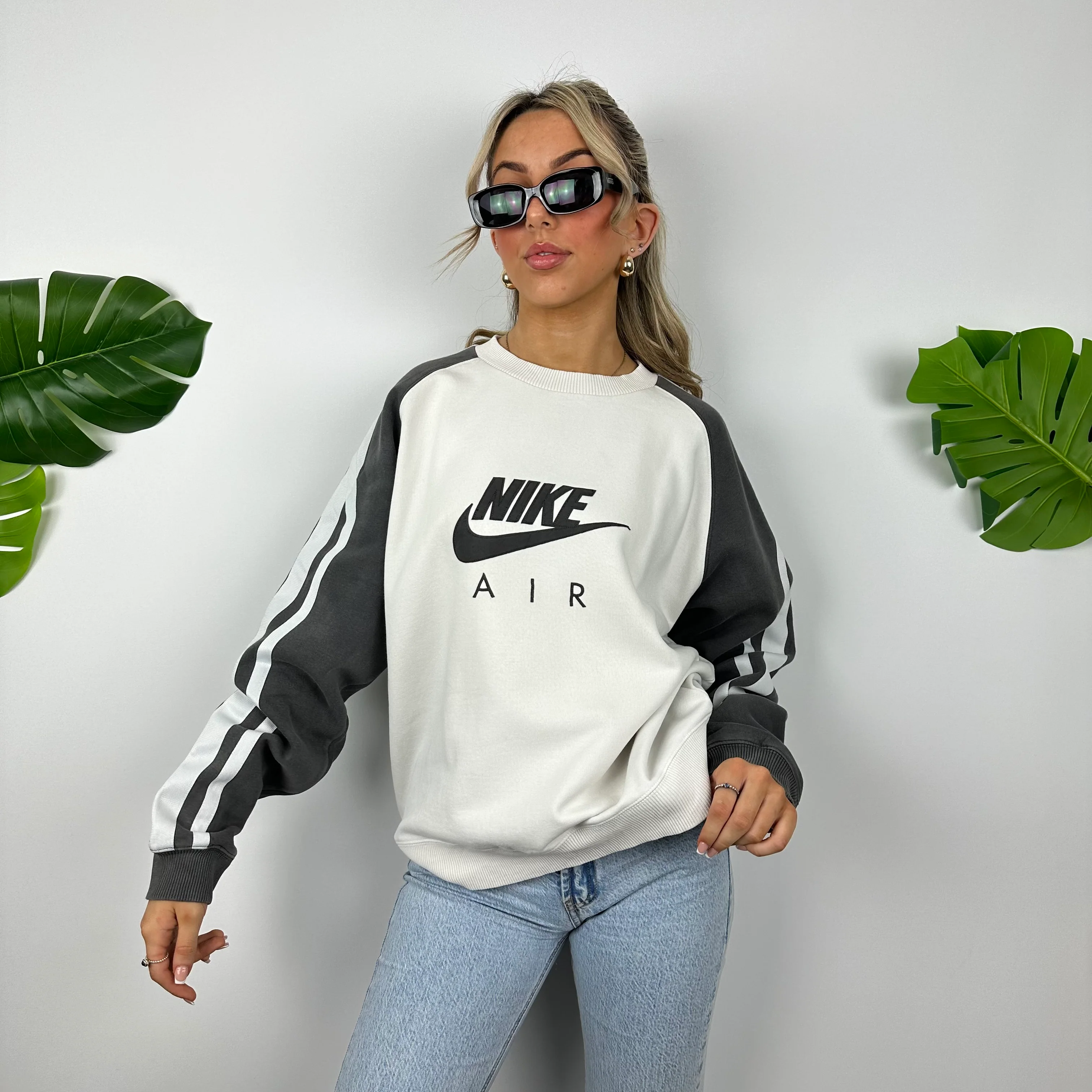 Nike White Embroidered Spell Out Sweatshirt (M) - Image 6