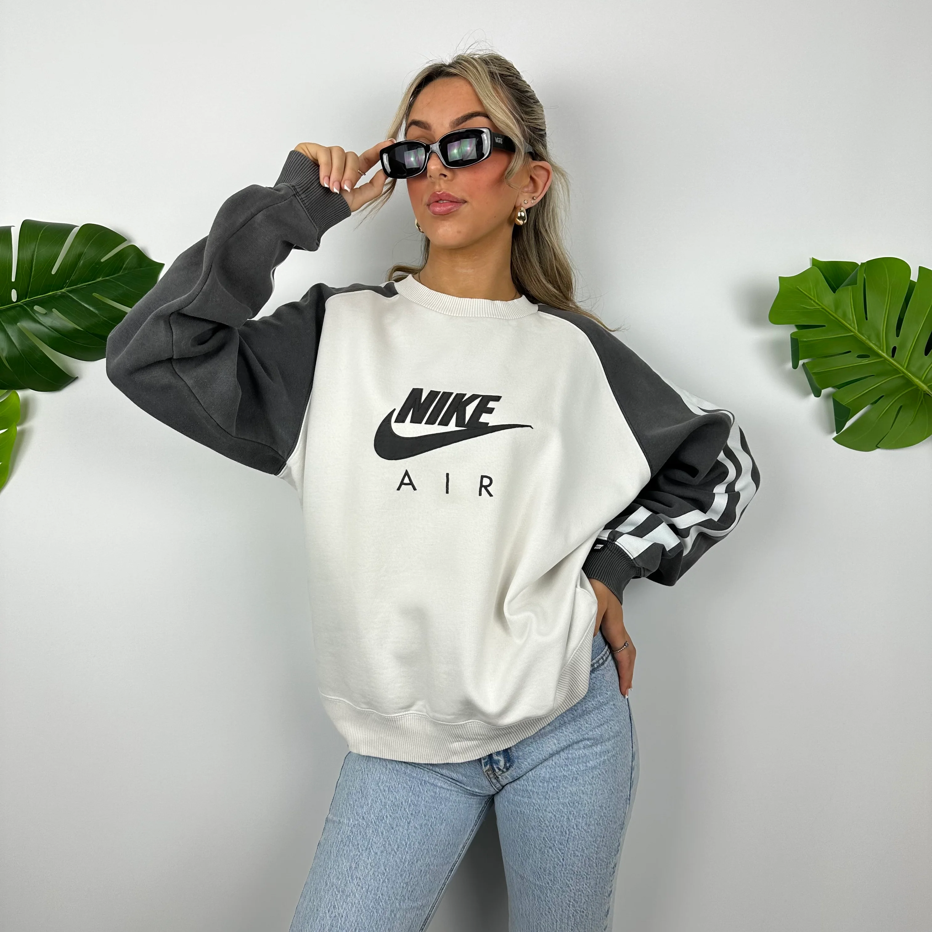 Nike White Embroidered Spell Out Sweatshirt (M) - Image 7