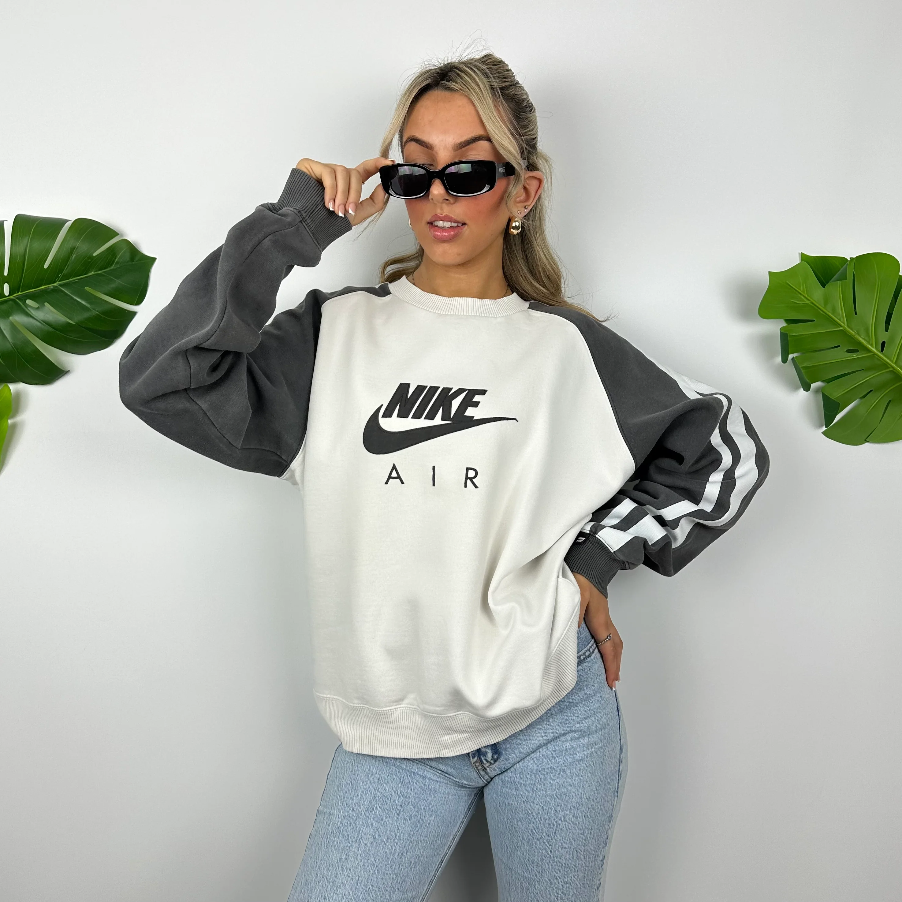 Nike White Embroidered Spell Out Sweatshirt (M) - Image 8