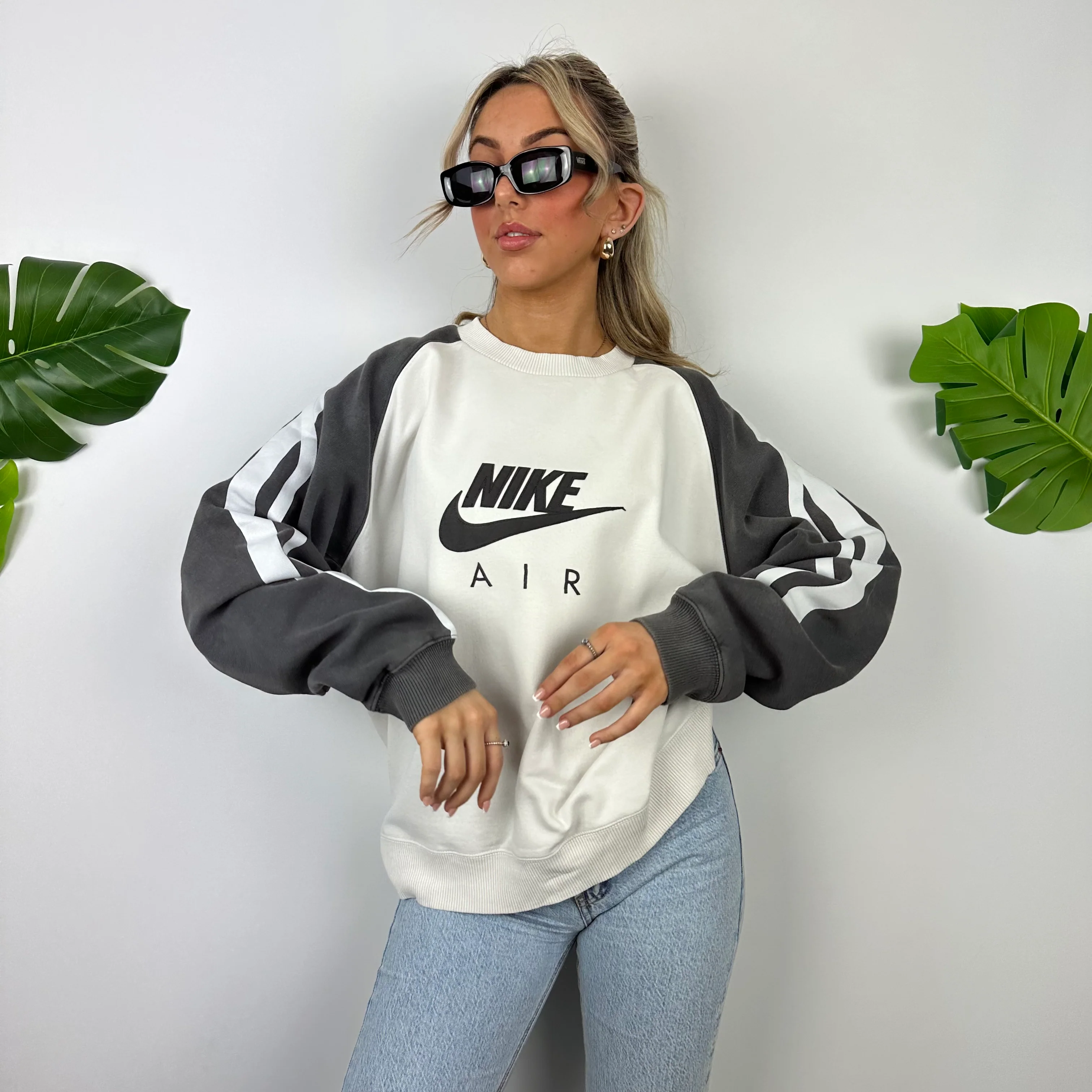 Nike White Embroidered Spell Out Sweatshirt (M) - Image 9