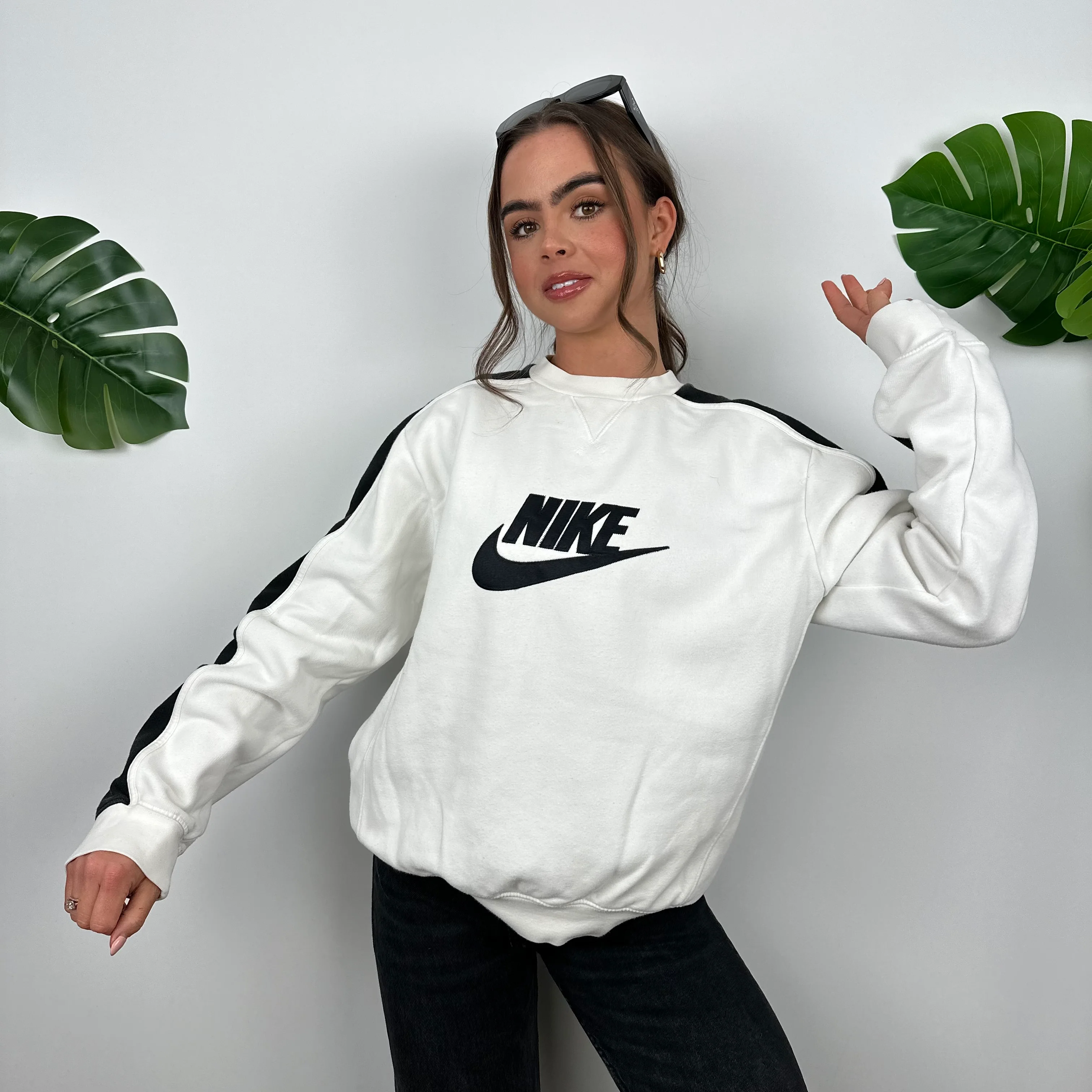 Nike White Embroidered Spell Out Sweatshirt (M) - Image 3