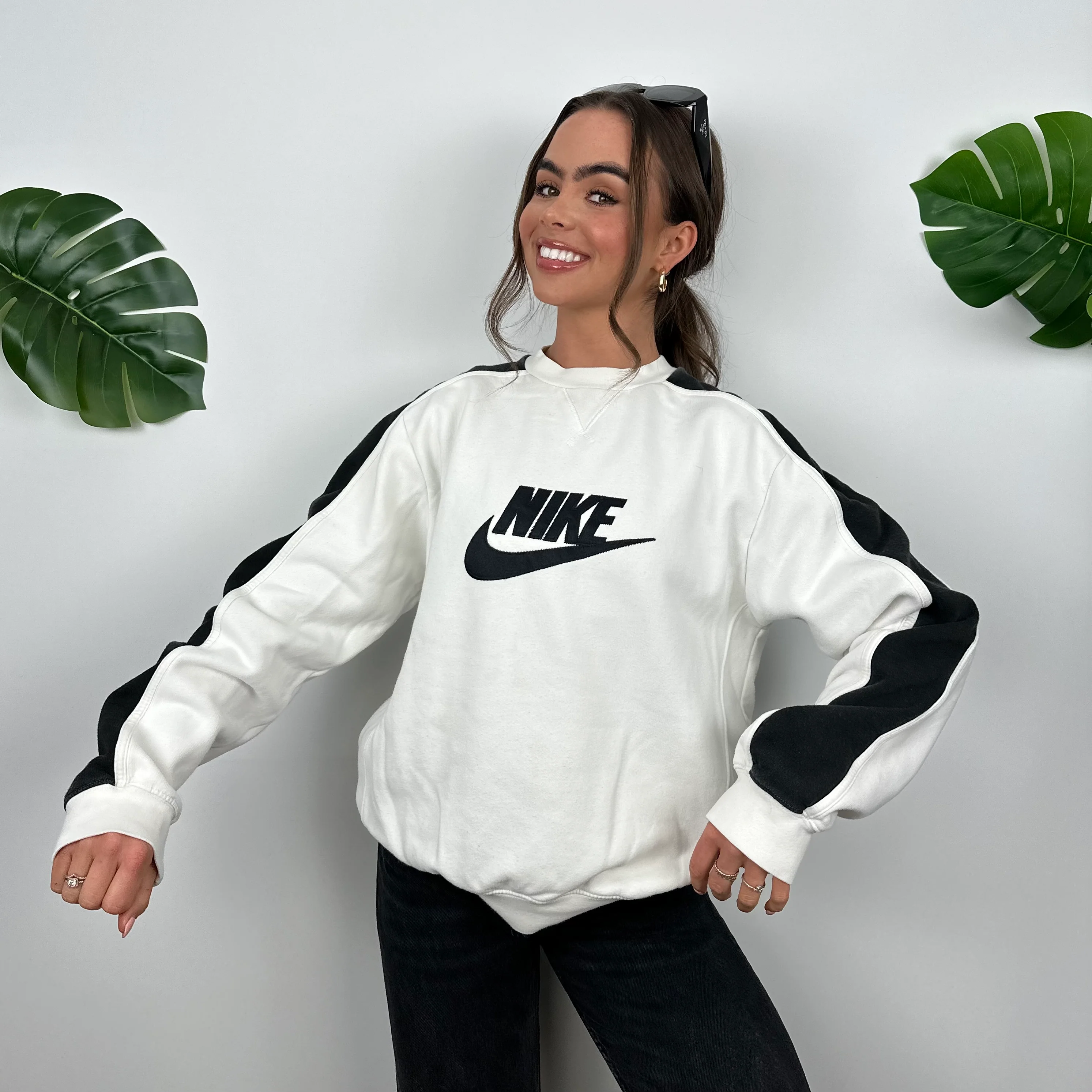 Nike White Embroidered Spell Out Sweatshirt (M) - Image 5