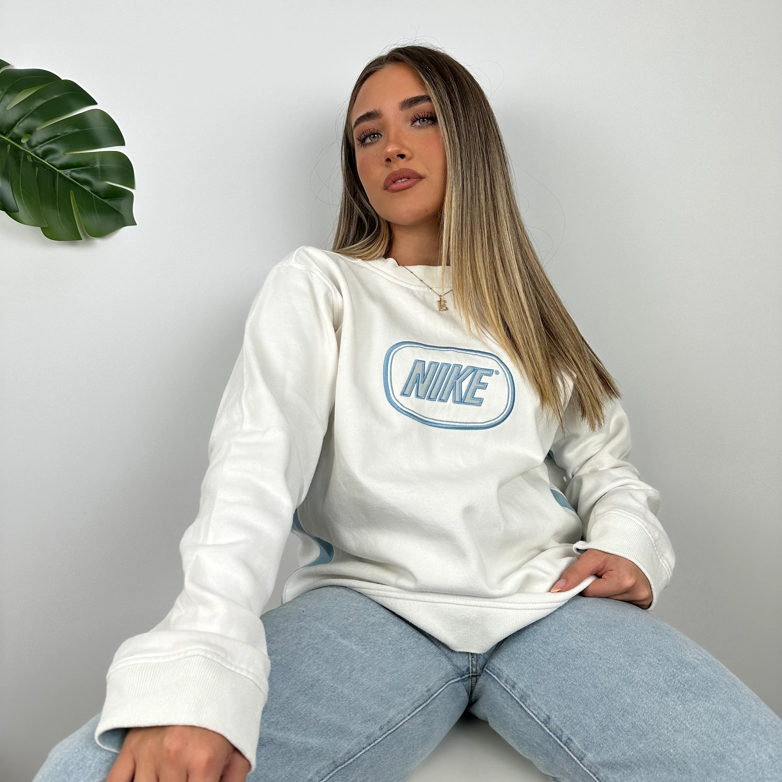 Nike White Embroidered Spell Out Sweatshirt (S) - Image 3